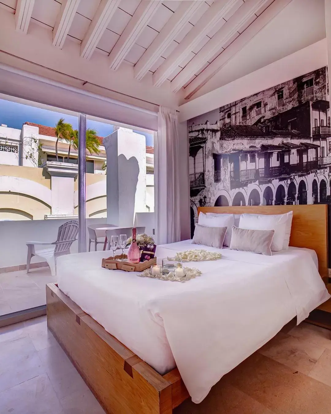 Bedroom, Bed in Delirio Hotel