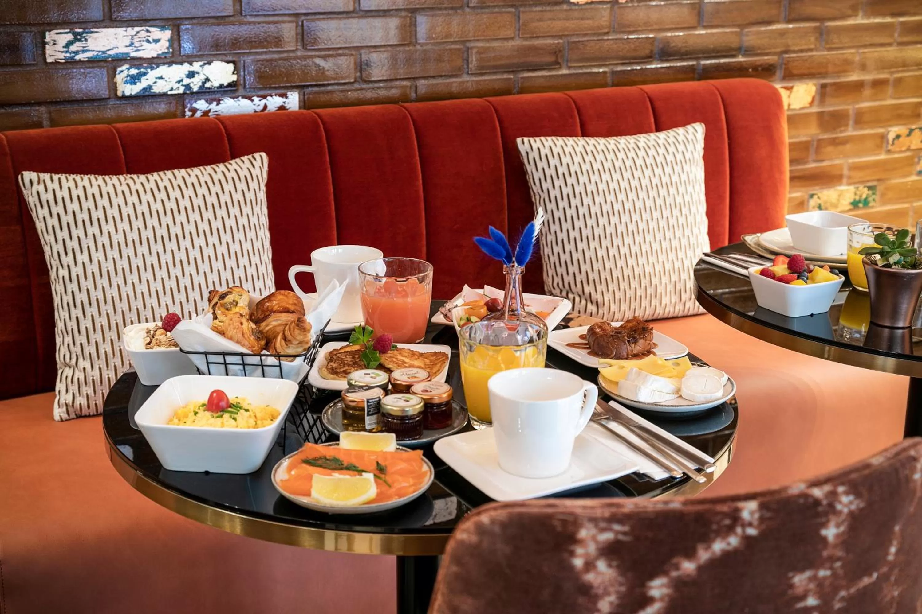 Breakfast in CARD Hôtel