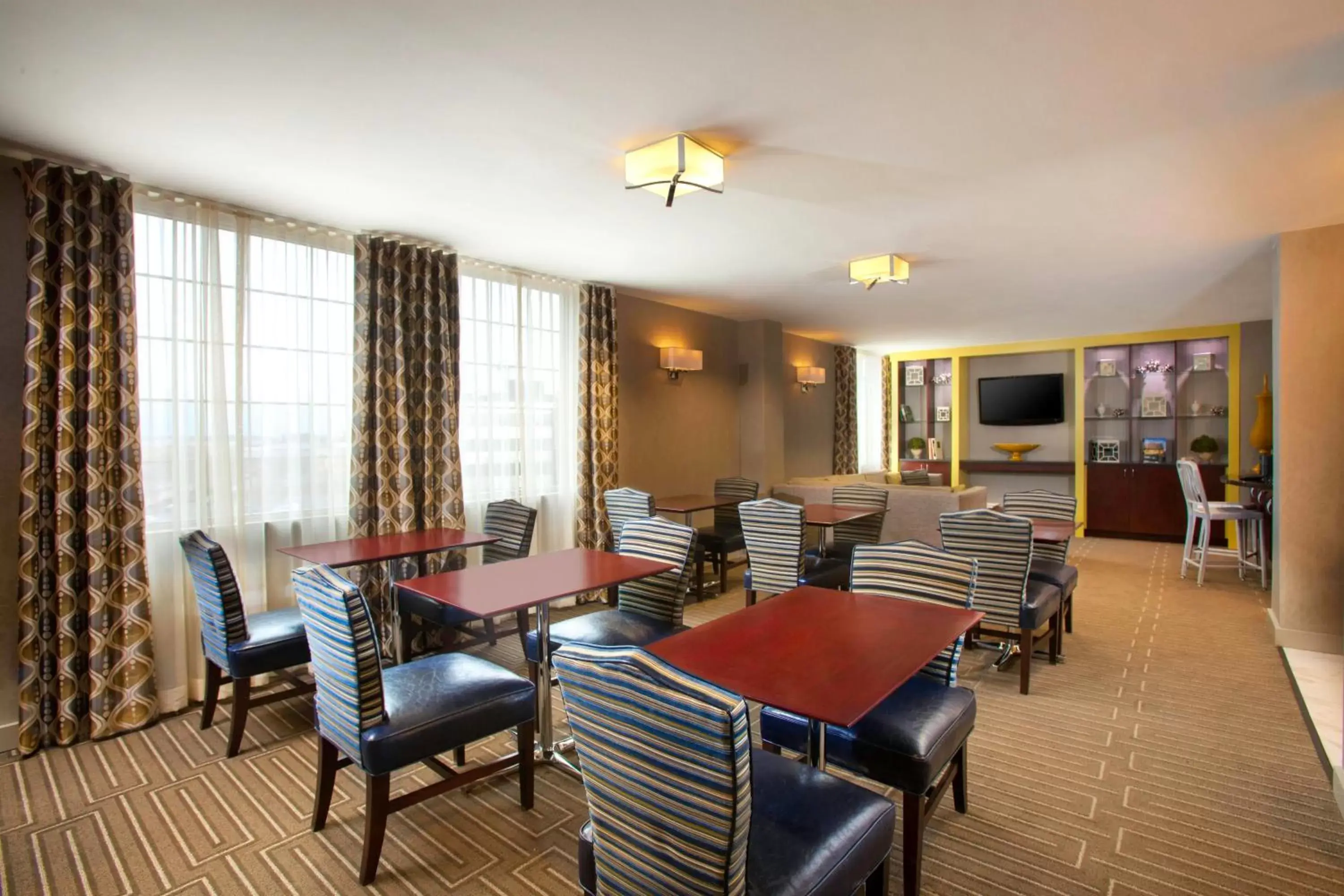 Lounge or bar, Restaurant/Places to Eat in Sheraton Pittsburgh Airport Hotel