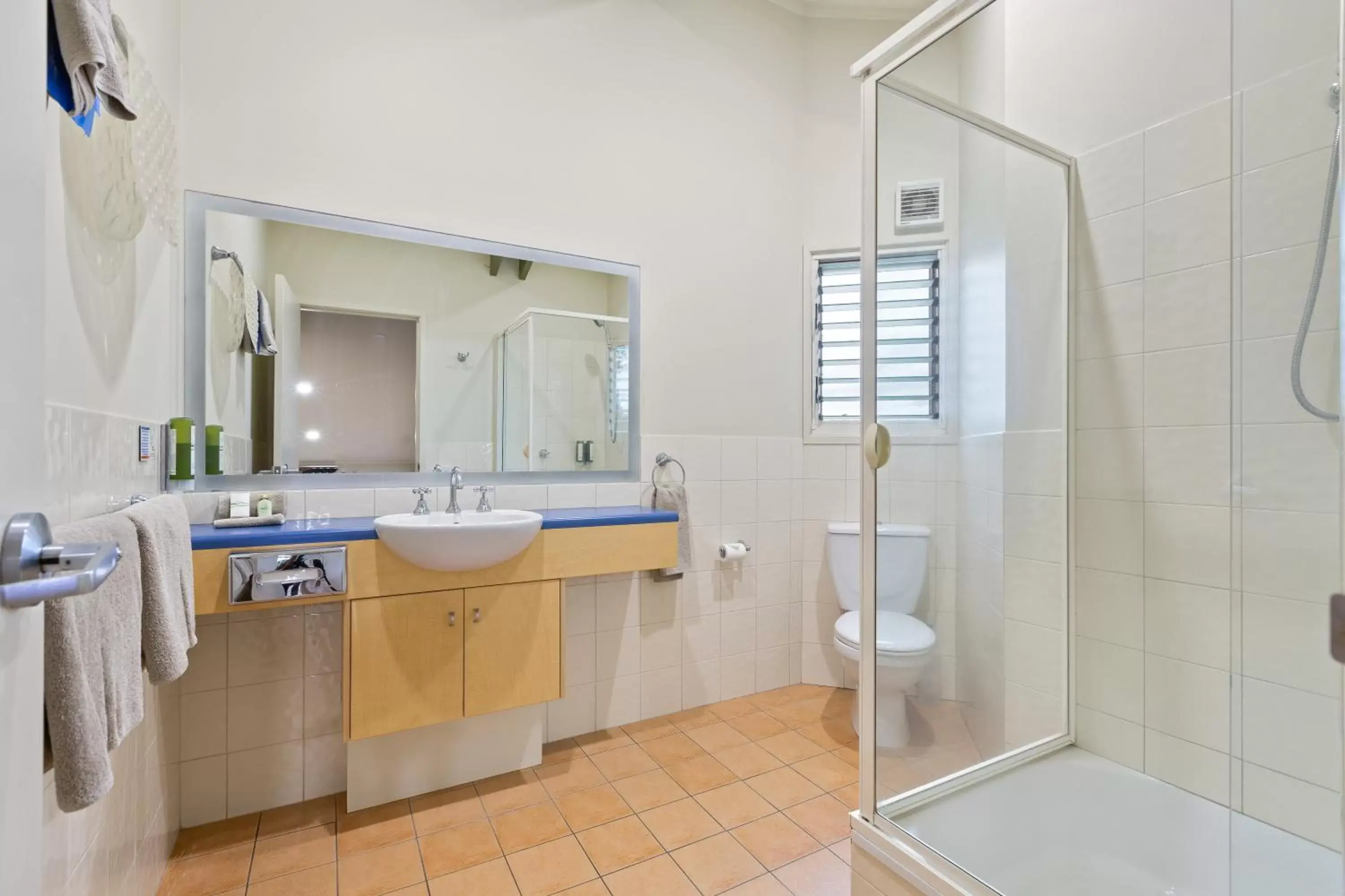 Bathroom in Tathra Beach House Holiday Apartments