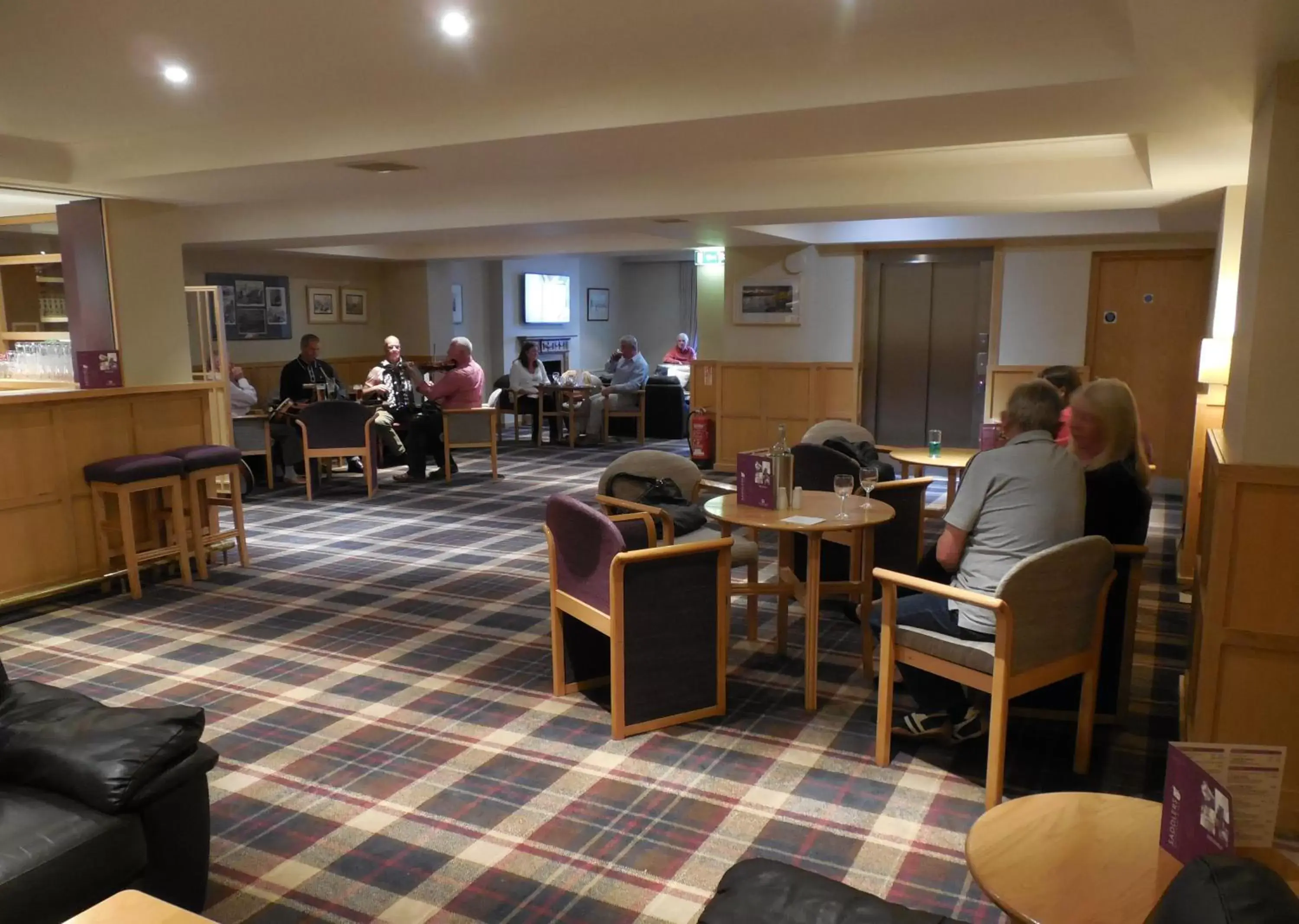 Lounge or bar, Restaurant/Places to Eat in Cross Keys Hotel, Kelso