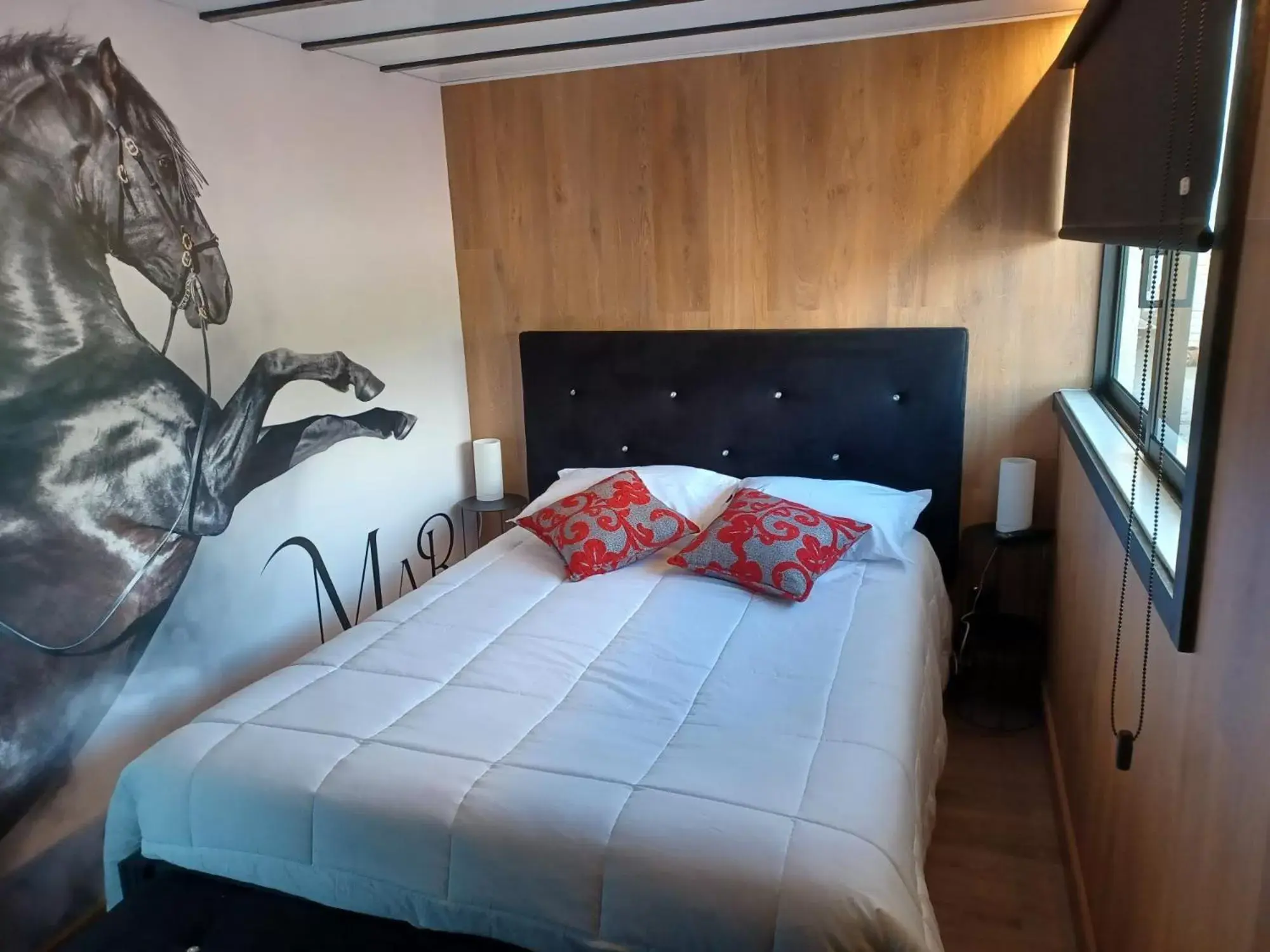 Bed in Leonchic - Guest House