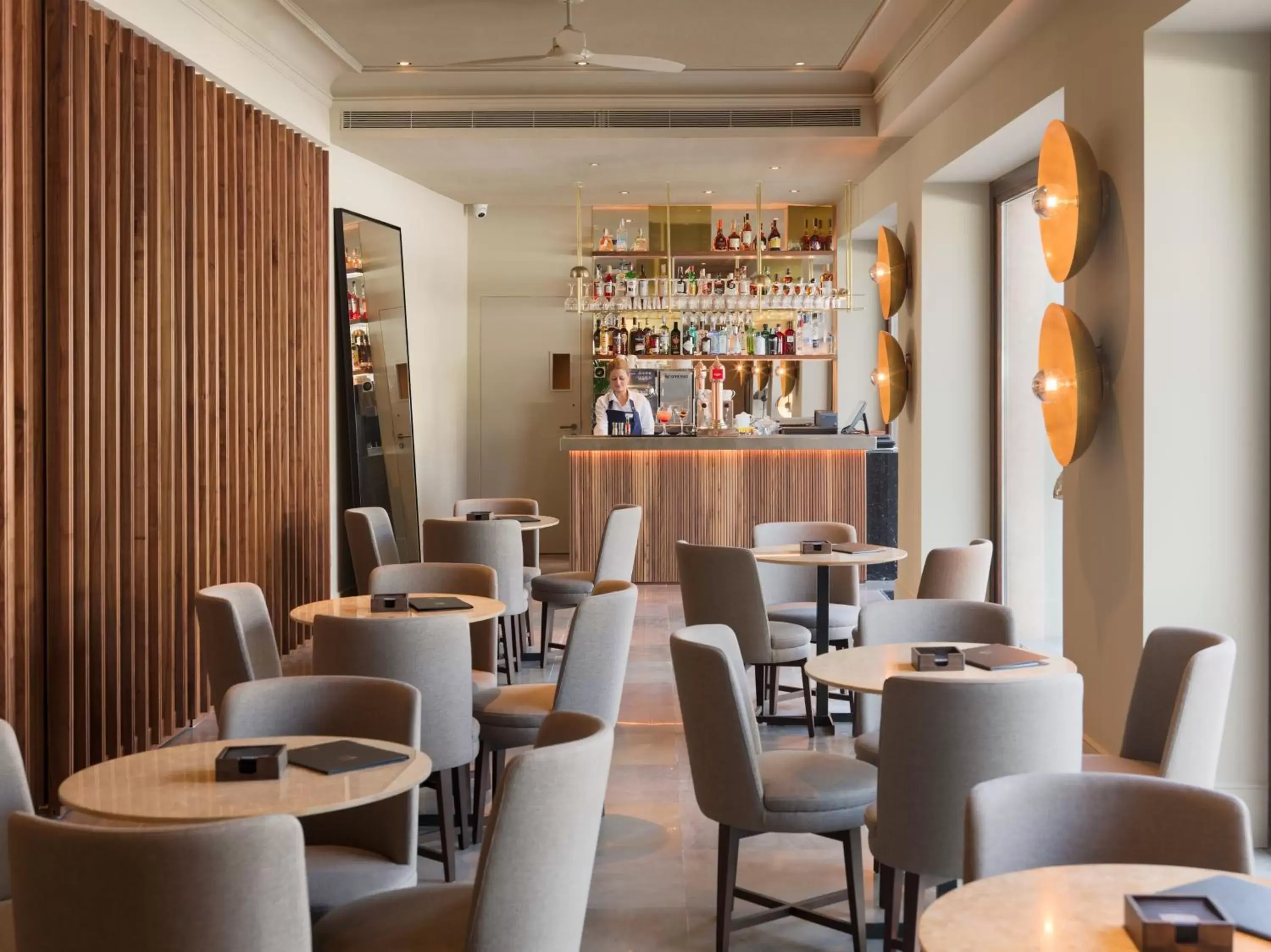 Lounge or bar in H10 Palacio Colomera Lounge or bar in H10 Palacio Colomera