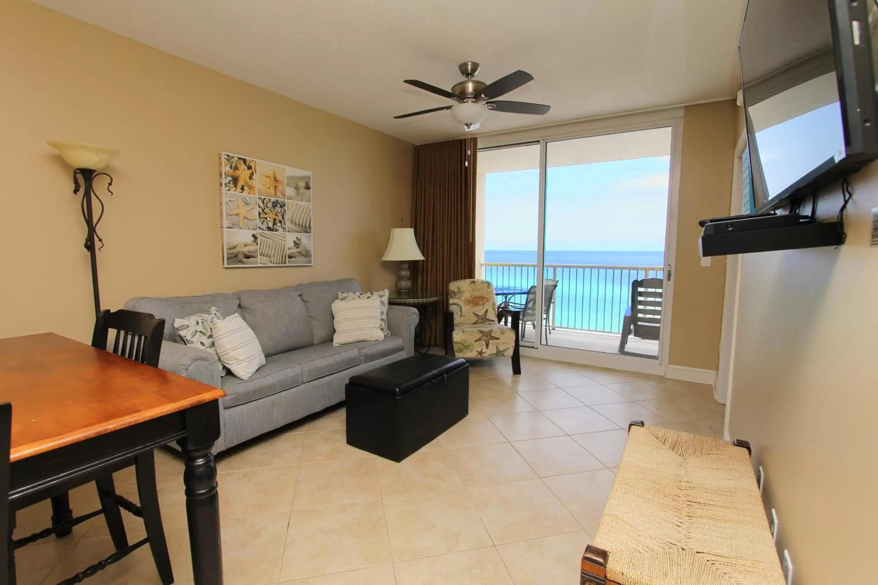 Living room, Seating Area in Majestic Beach Resort, Panama City Beach, Fl