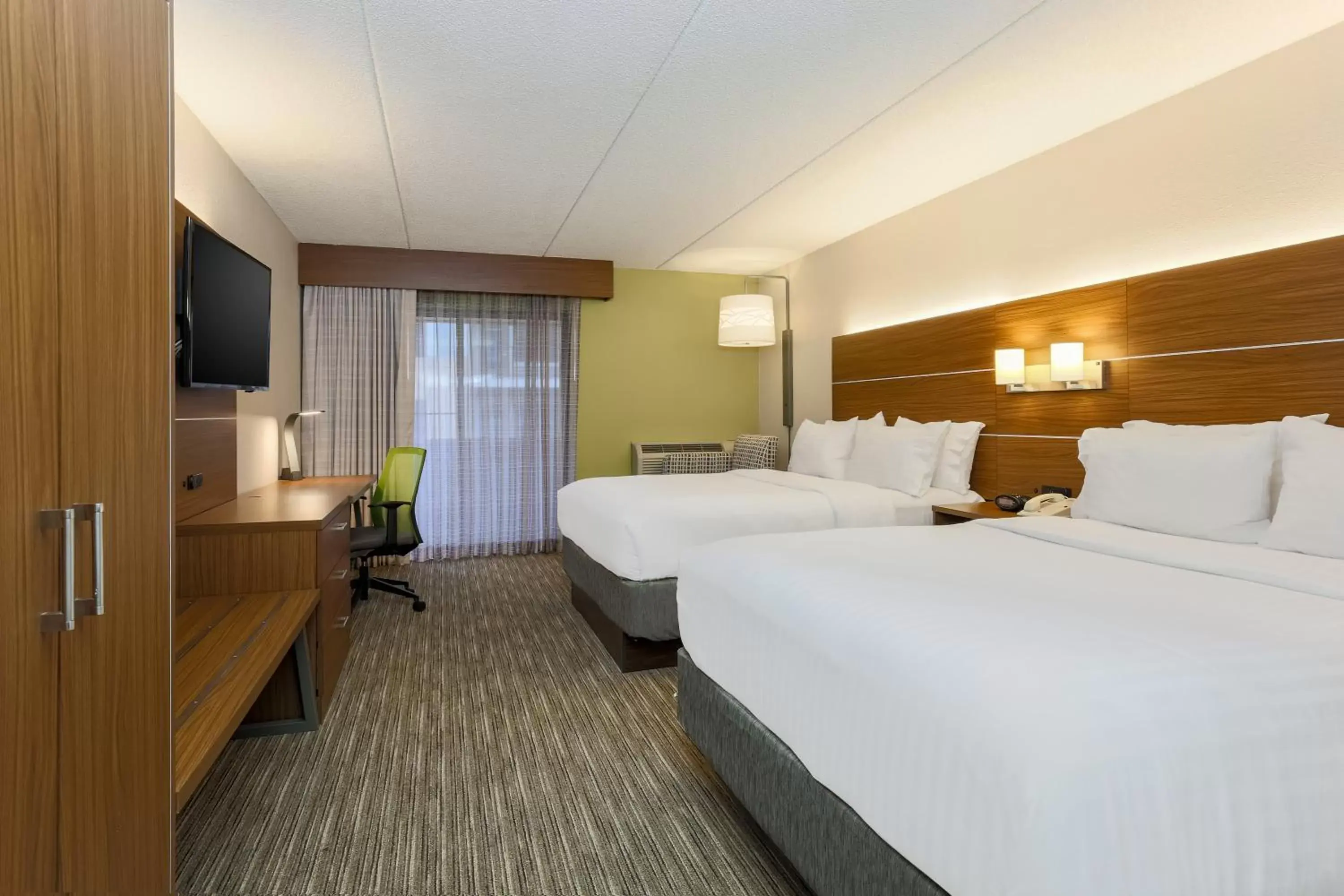 Photo of the whole room, Bed in Holiday Inn Express Milwaukee - West Medical Center, an IHG Hotel