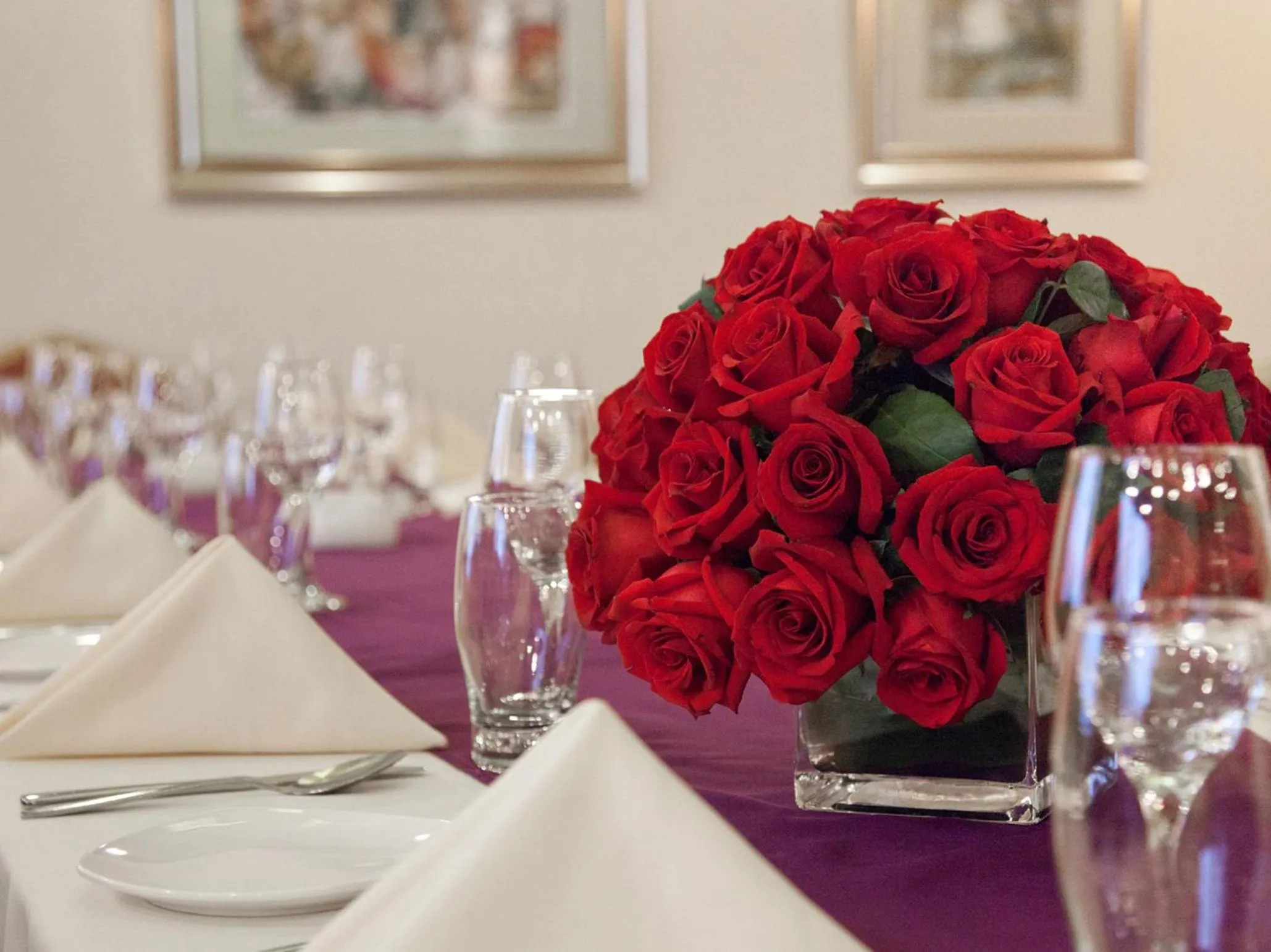 Decorative detail, Restaurant/Places to Eat in Rosedale Hotel & Suite