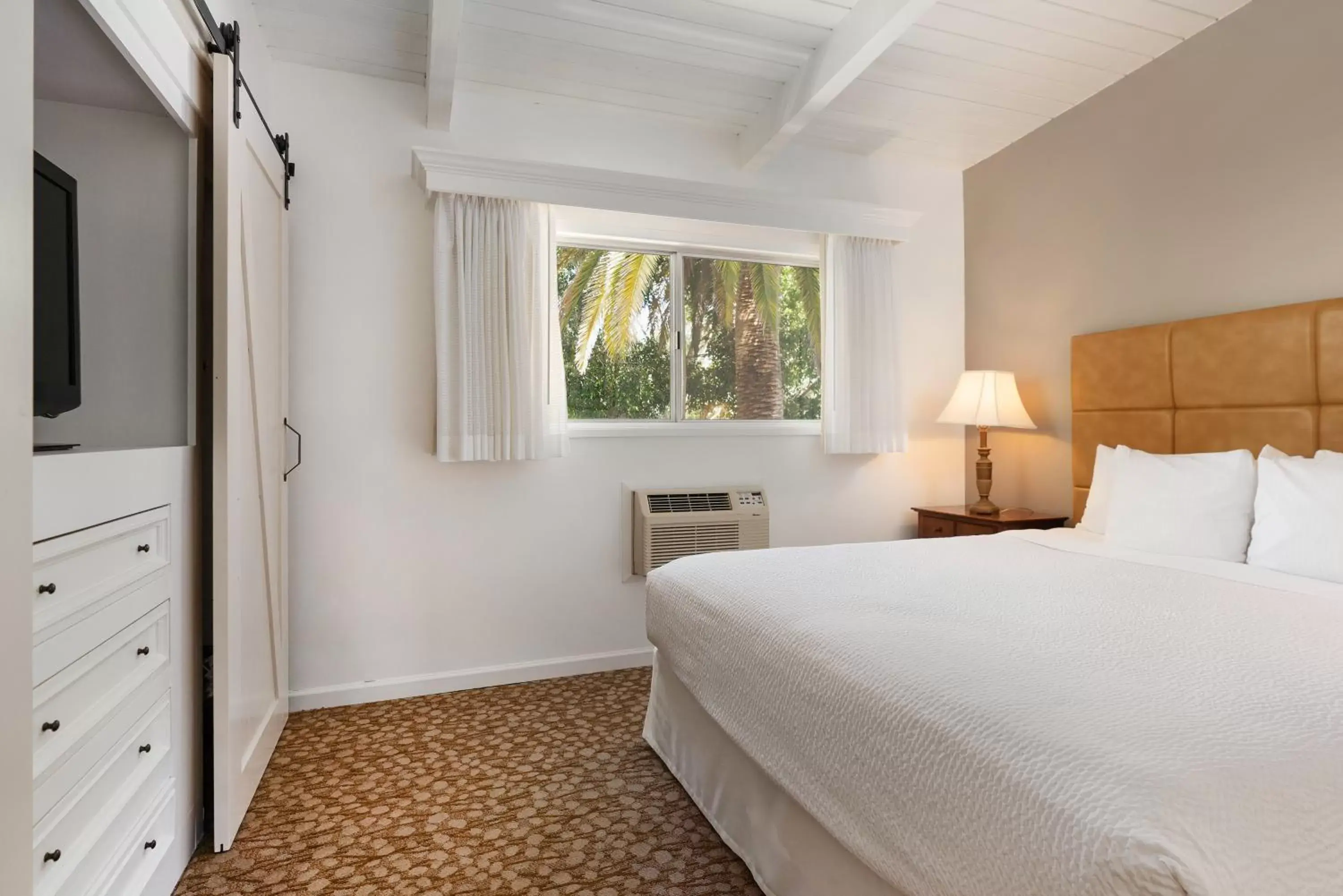 Bedroom, Bed in Best Western Plus Santa Barbara
