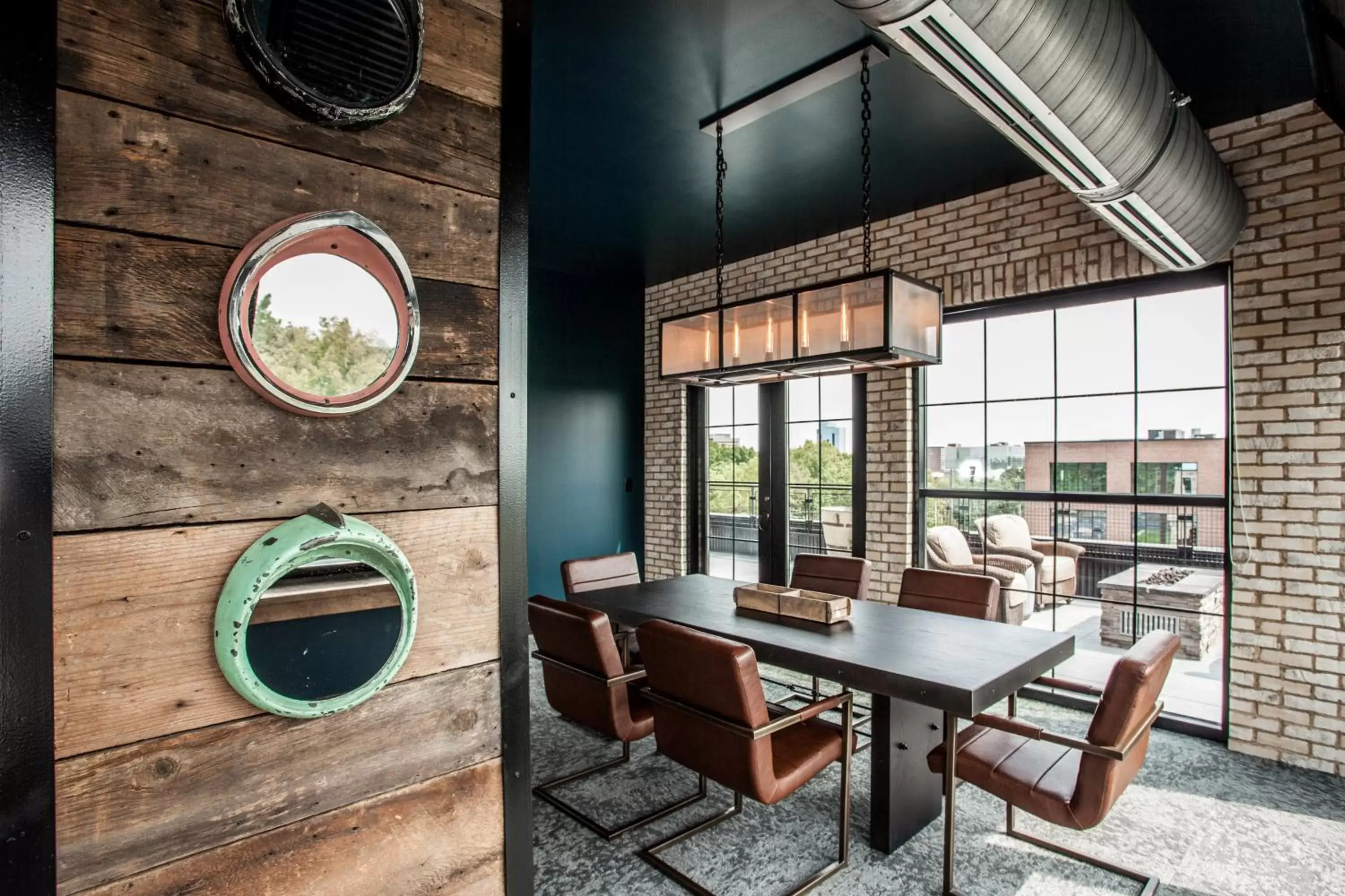 Dining Area in Ironworks Hotel Indy