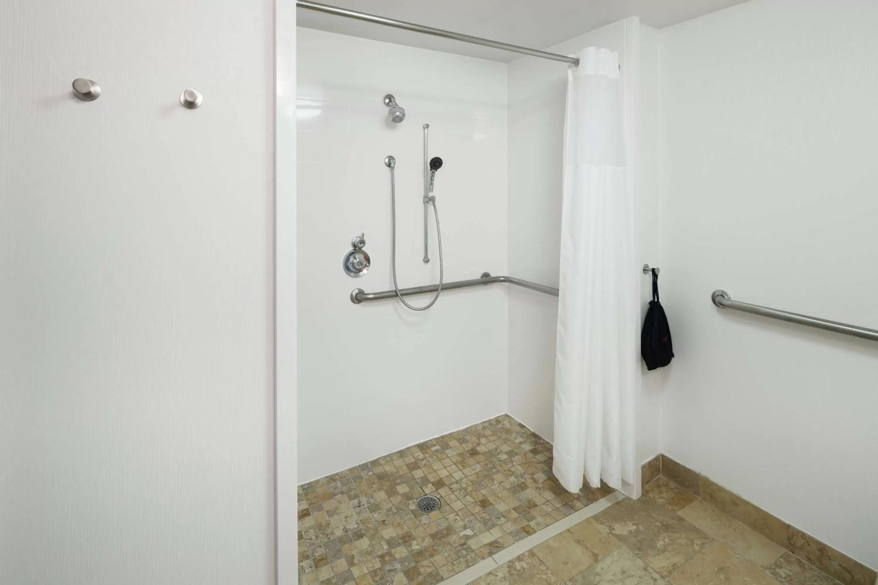 Bathroom in Hampton Inn Austin Round Rock