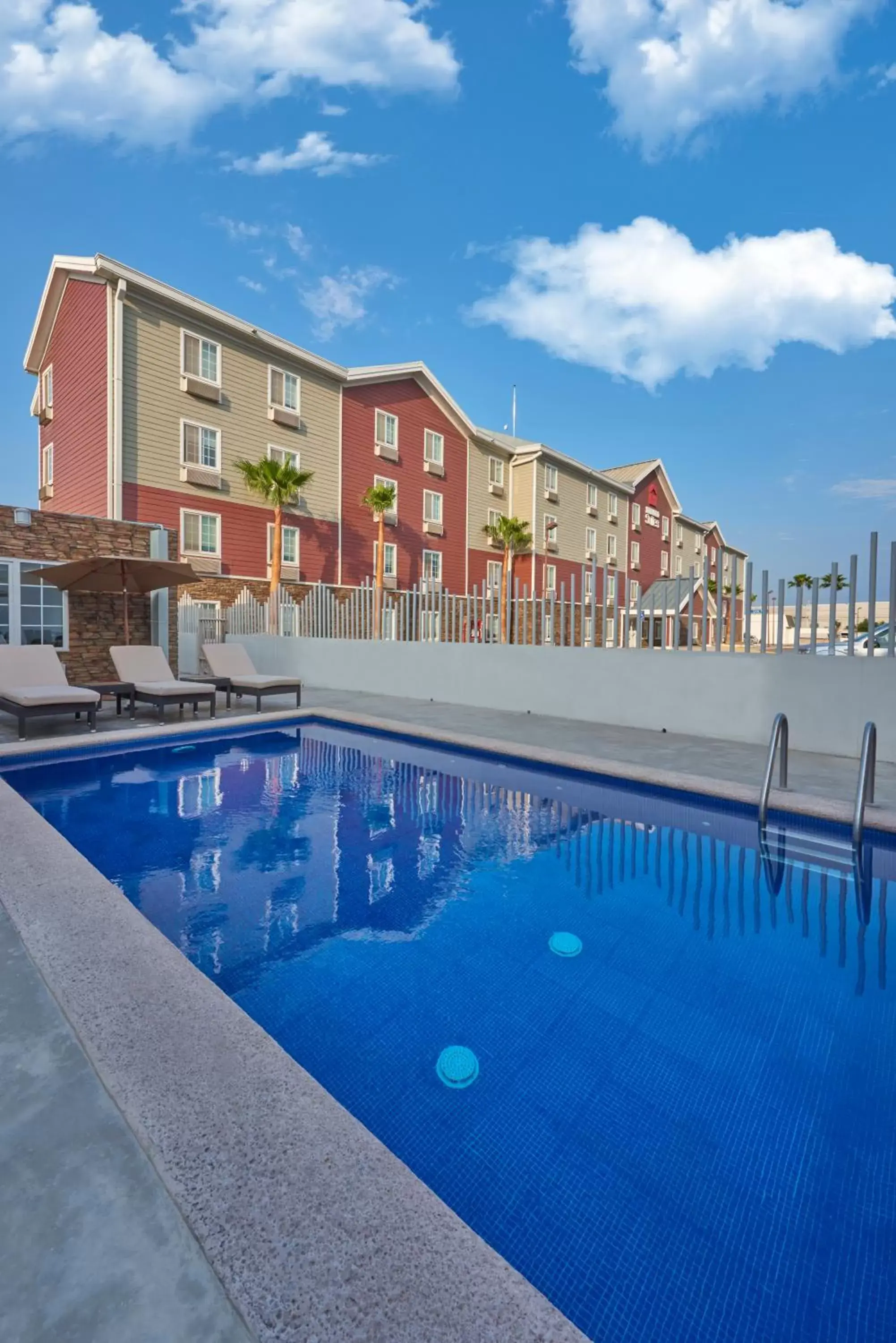 Swimming pool in Extended Suites Monterrey Aeropuerto Swimming pool in Extended Suites Monterrey Aeropuerto