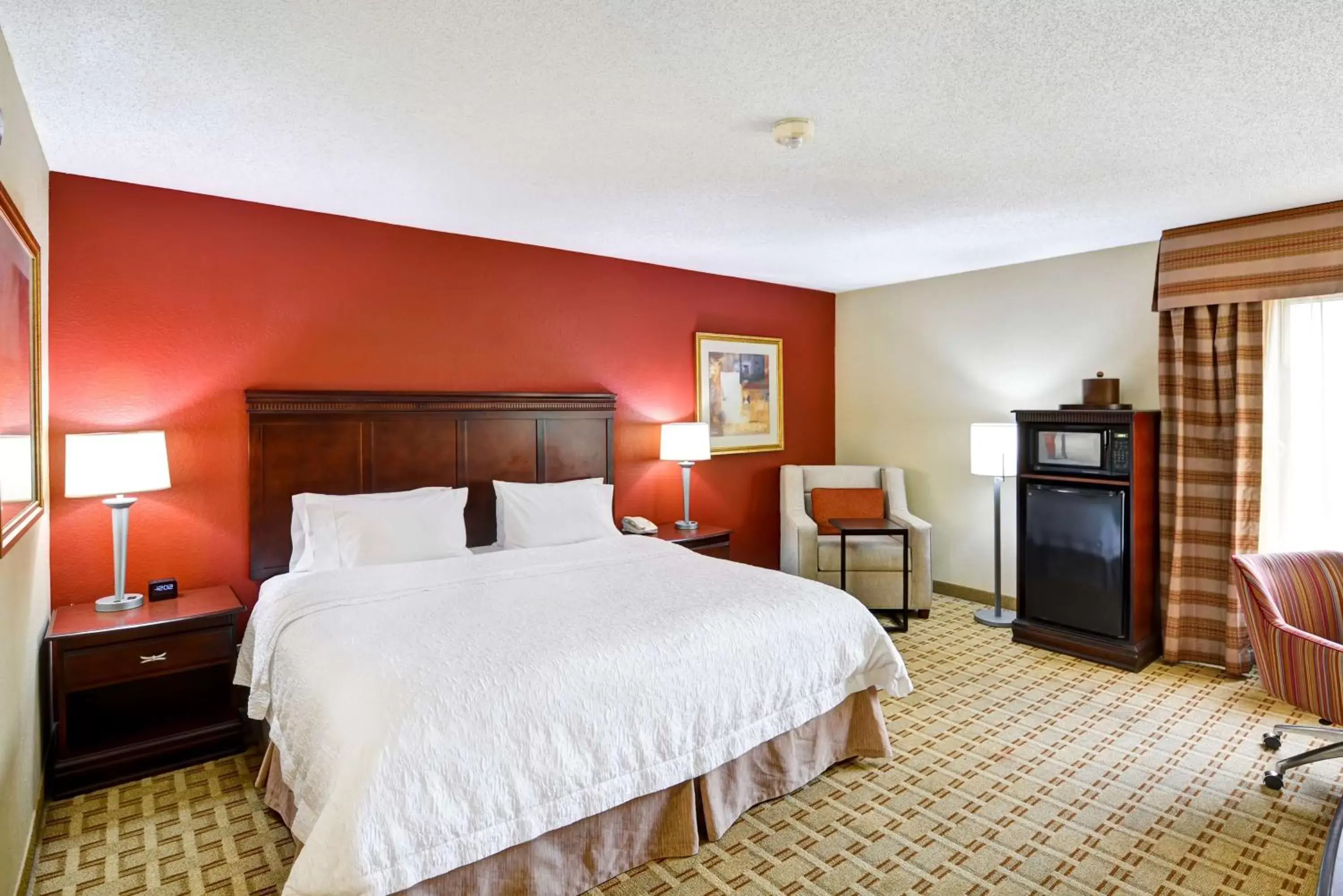 Bedroom, Bed in Hampton Inn Jacksonville - I-95 Central