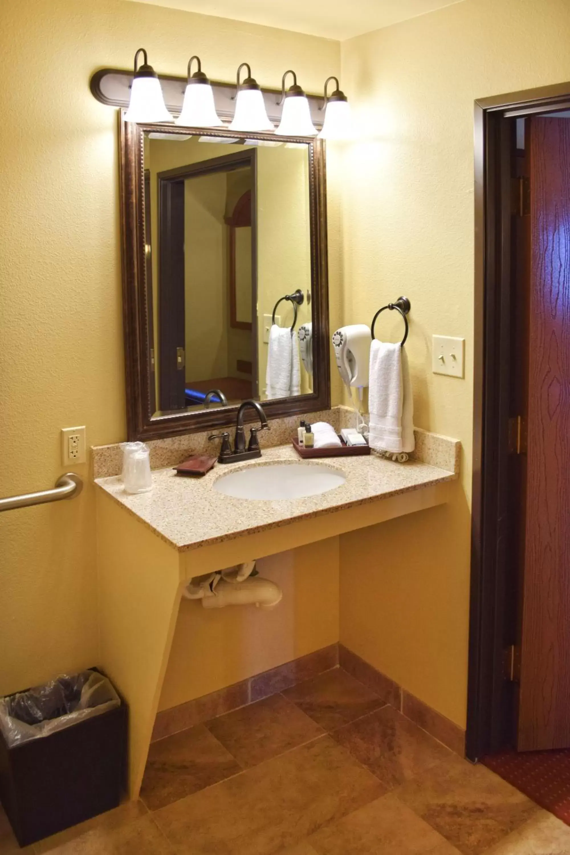 Bathroom in Best Western San Isidro Inn