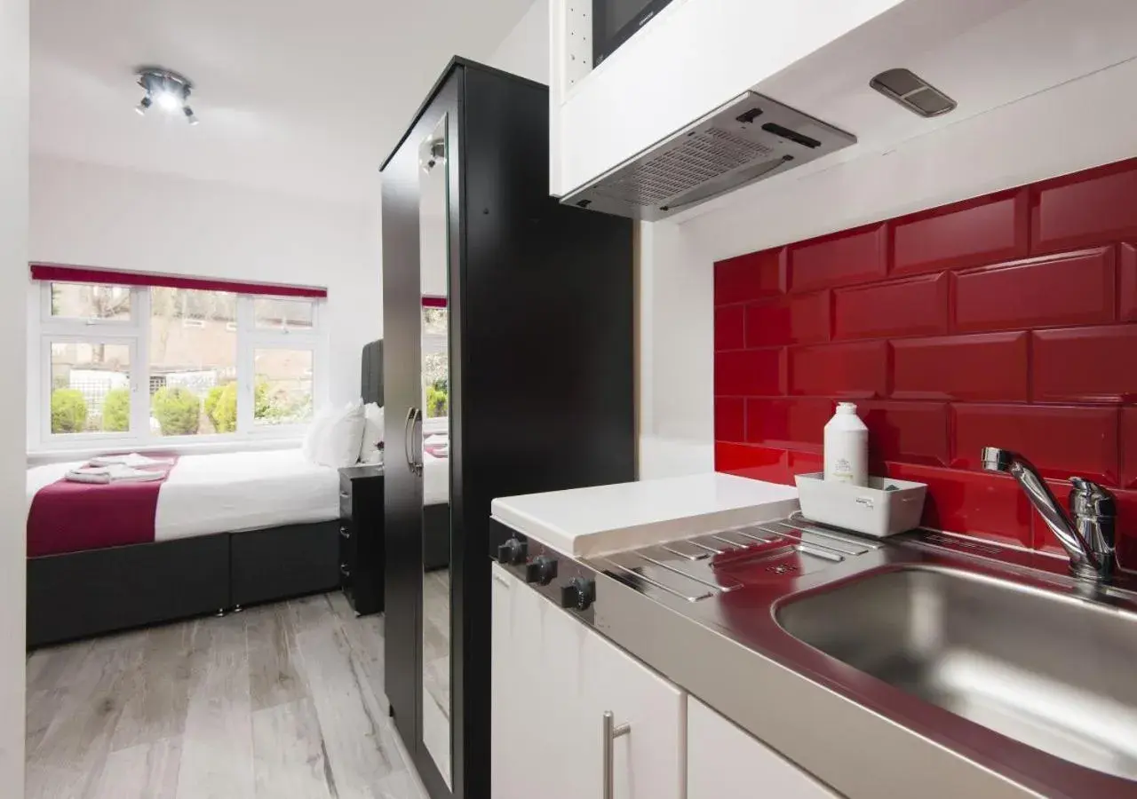 Deluxe Family Room in Wembley Park Hotel Deluxe Family Room in Wembley Park Hotel