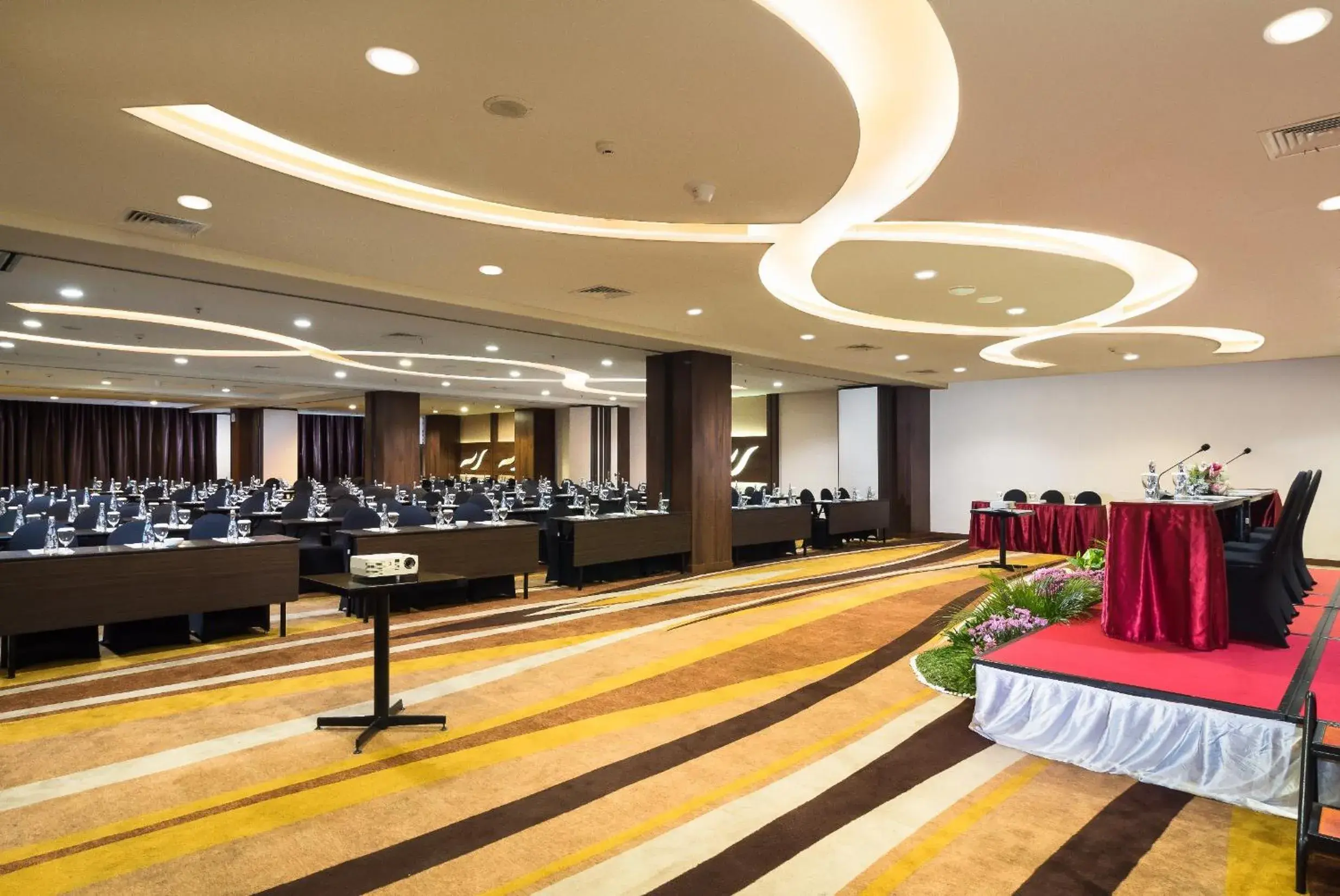 Meeting/conference room, Banquet Facilities in Best Western Papilio Hotel