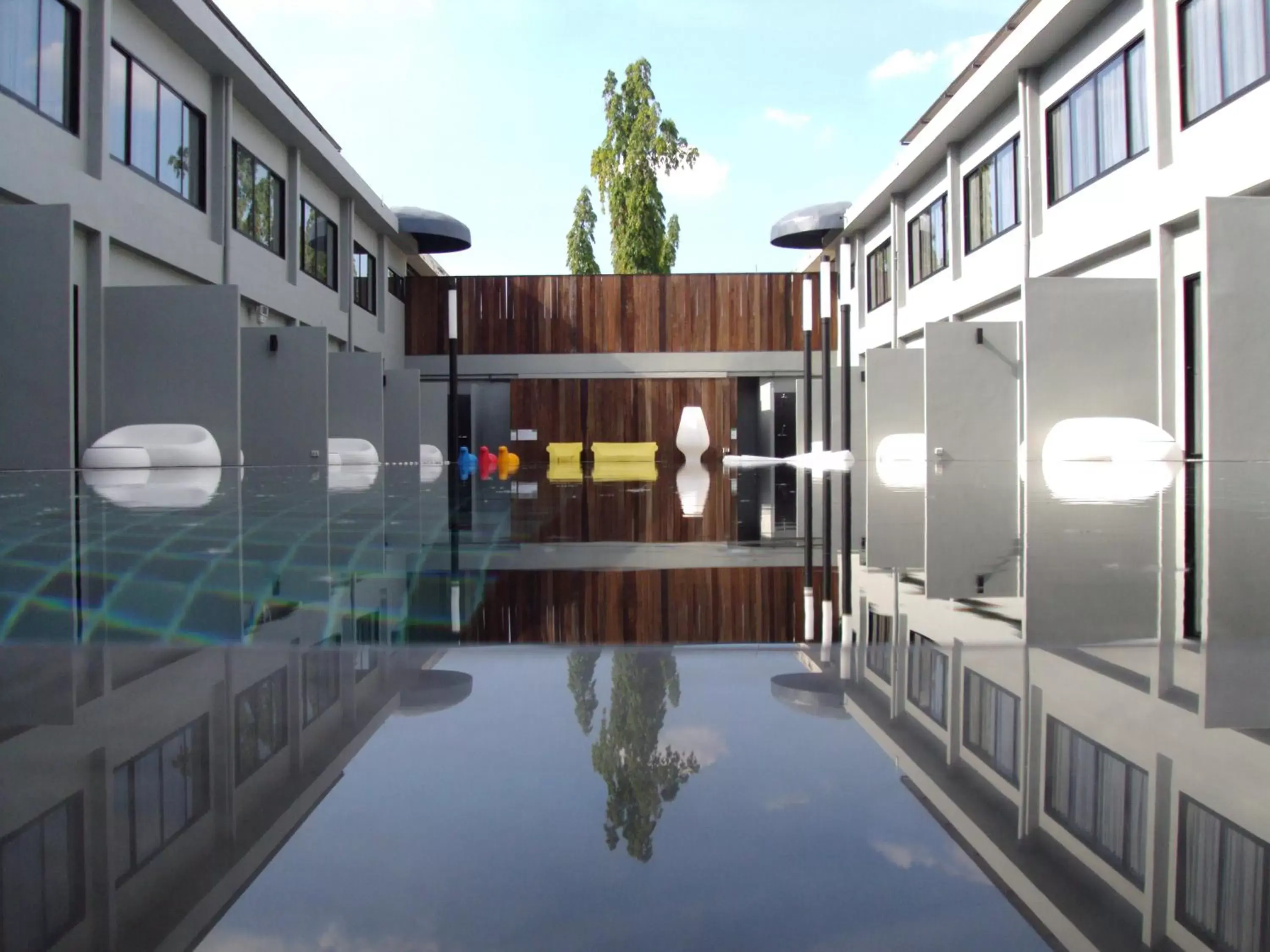 Property building in S Ratchada Leisure Hotel - SHA PLUS Property building in S Ratchada Leisure Hotel - SHA PLUS