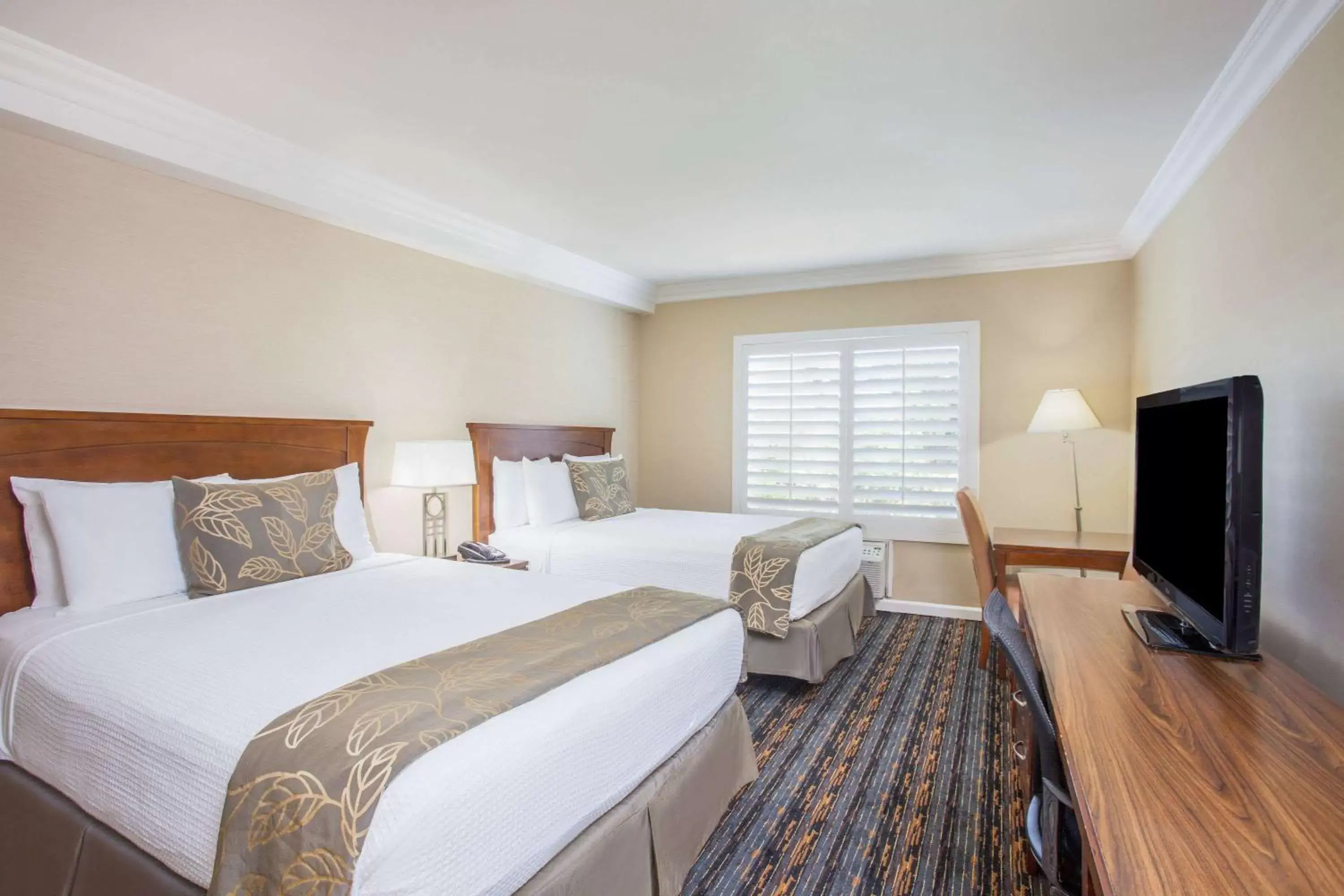 Photo of the whole room, Bed in Days Inn by Wyndham San Diego Hotel Circle