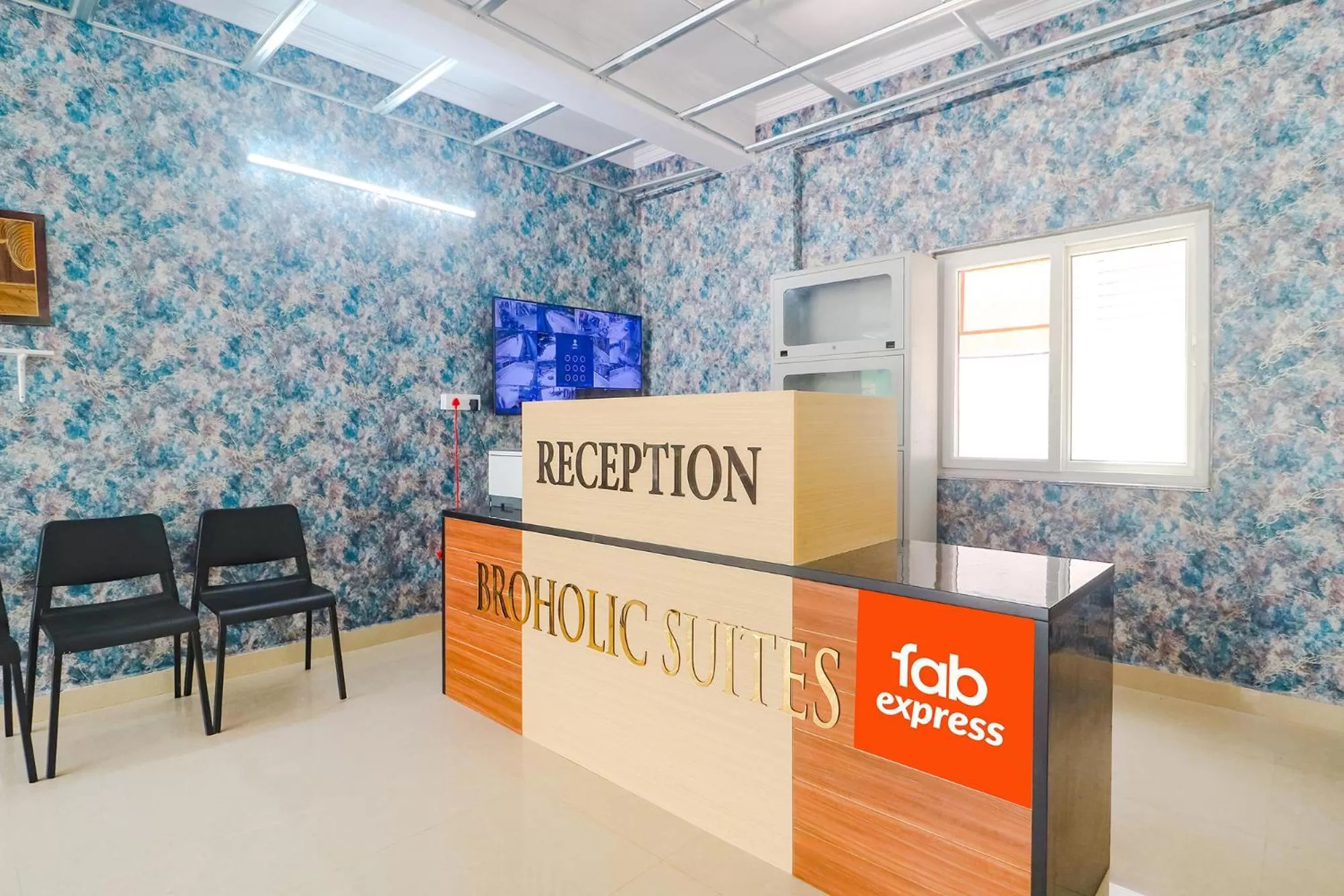 Lobby or reception in FabHotel Broholic Suites - Nr US Consulate, Financial District