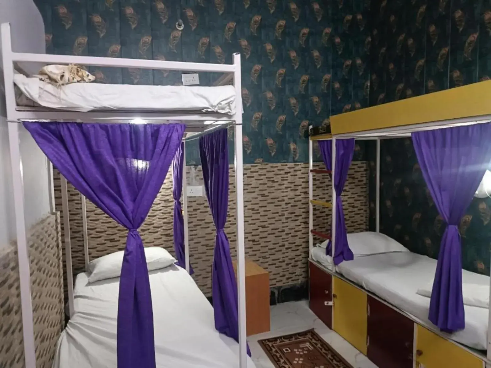 Bed in GRG Mohit Paying Guest House Varanasi