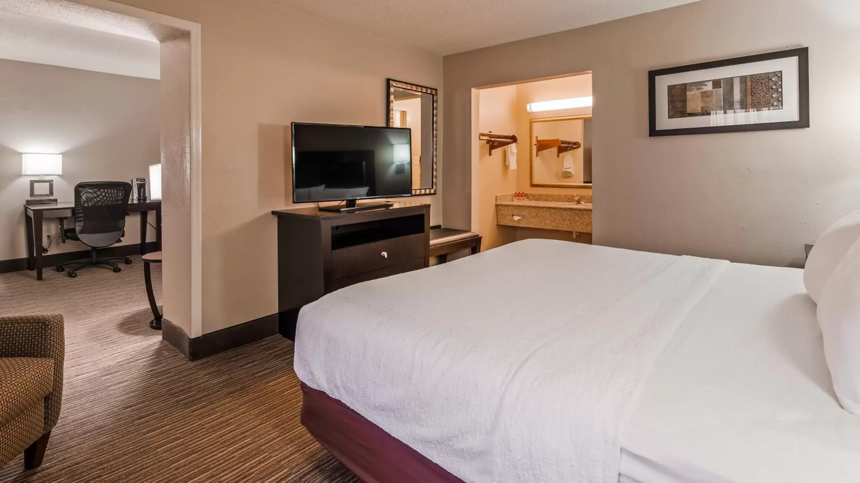 Bedroom, Bed in SureStay Plus Hotel by Best Western Jackson