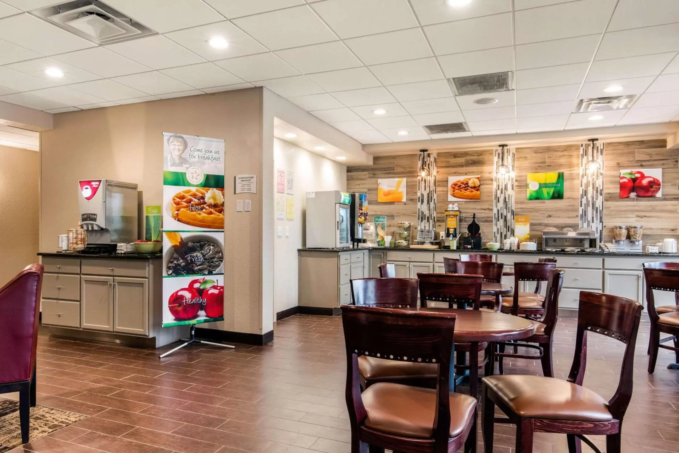 Restaurant/Places to Eat in Quality Inn Valley - West Point