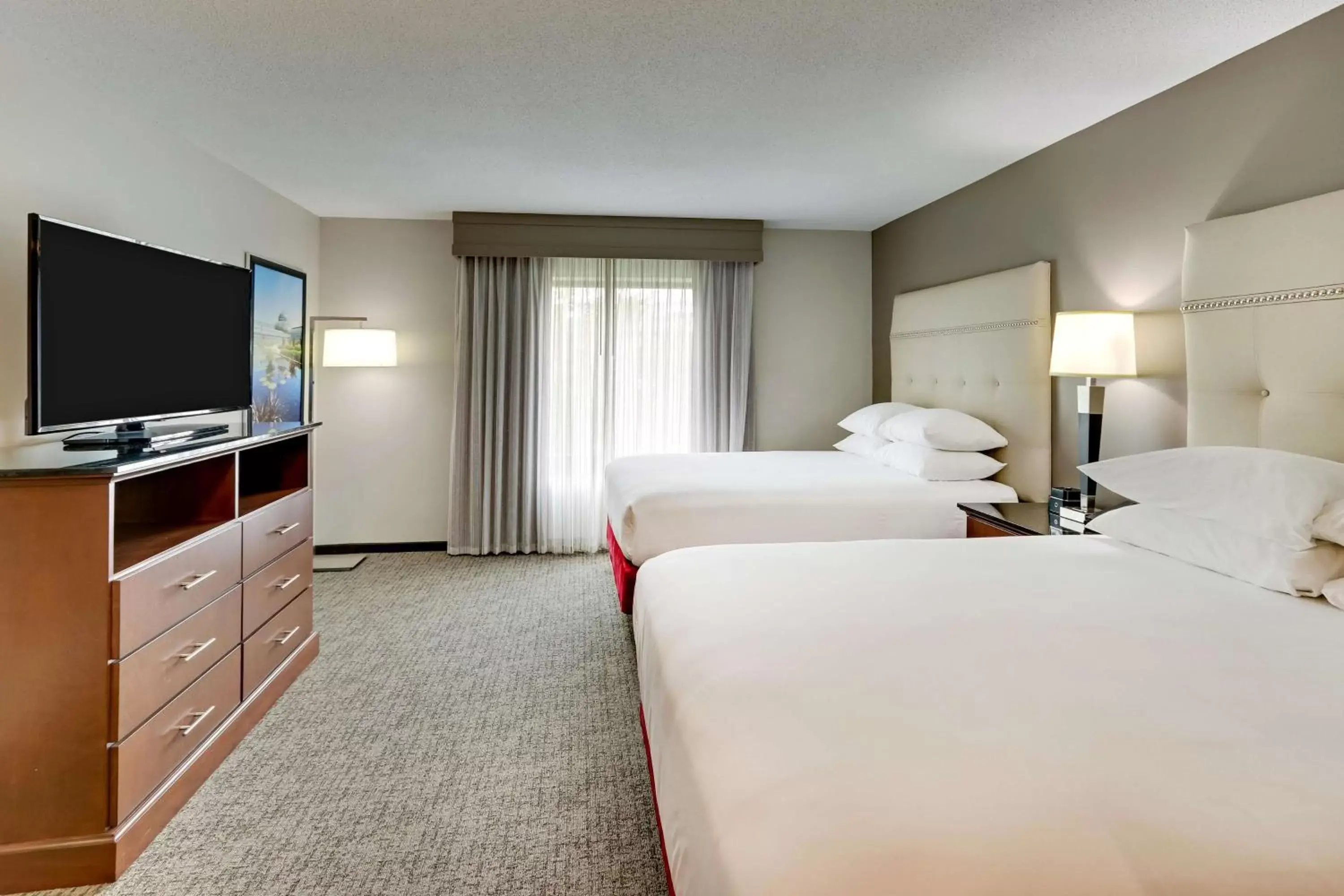 Bedroom, TV/Entertainment Center in Drury Plaza Hotel St. Paul Downtown