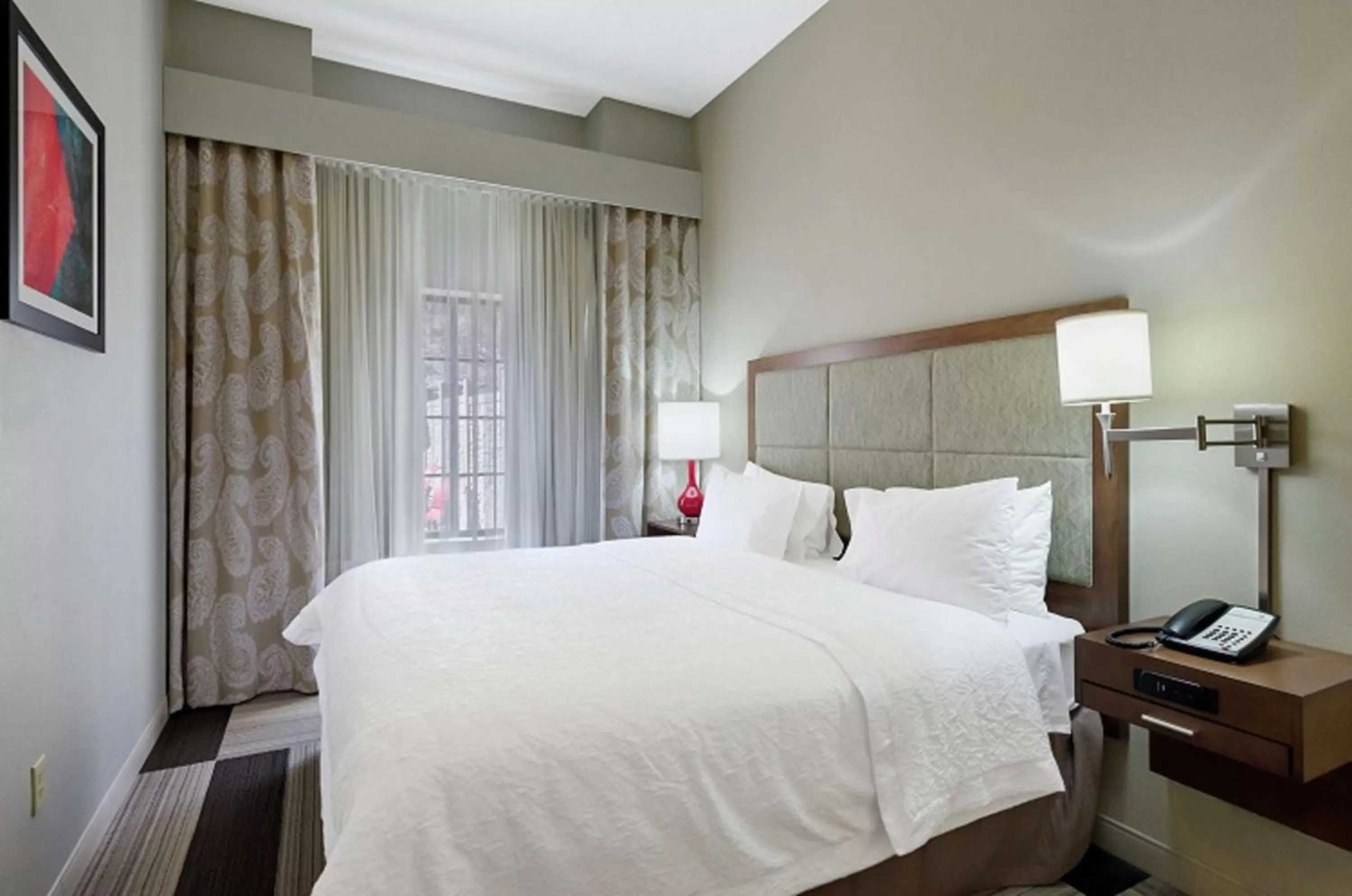 Bed in Hampton Inn Salem