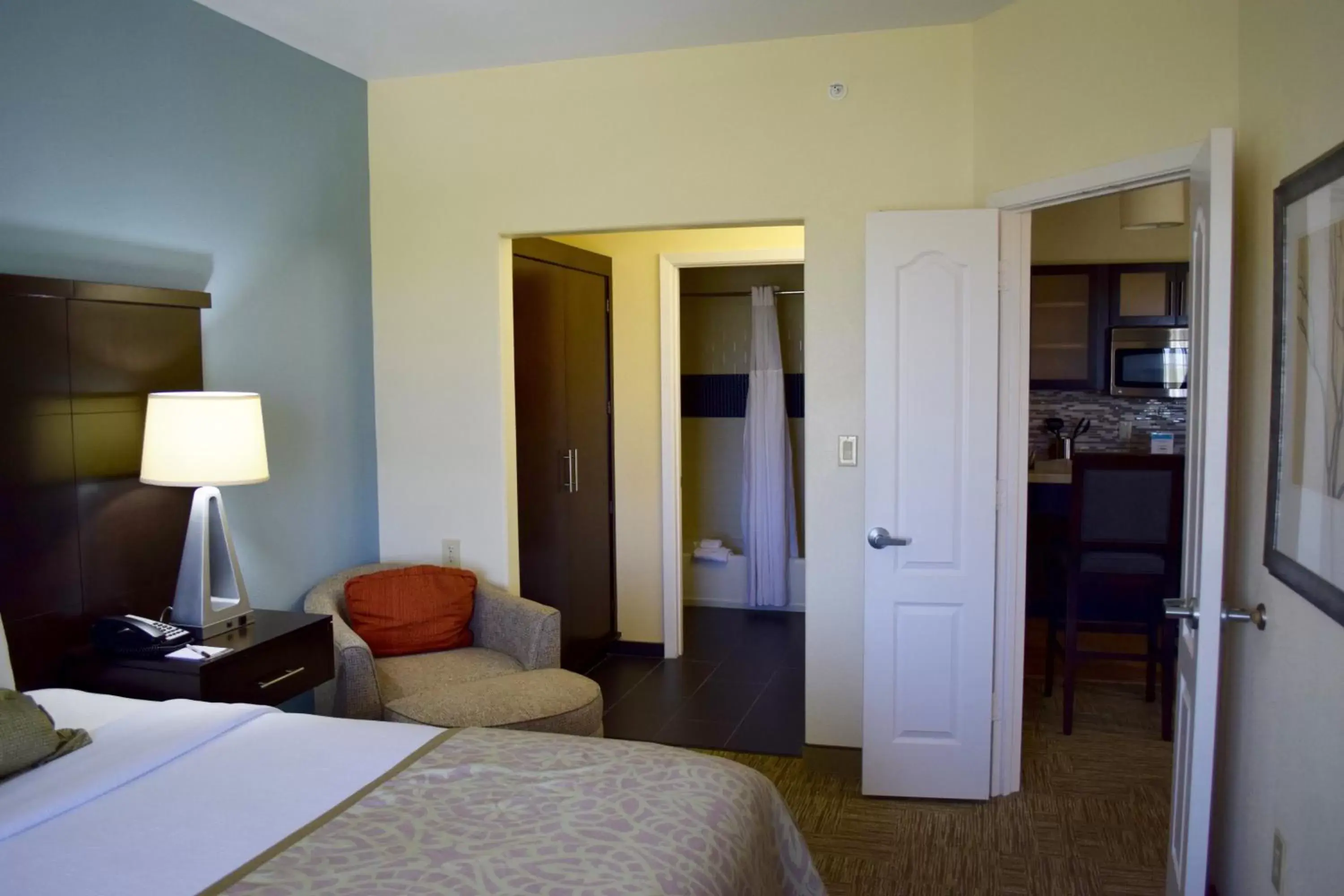 Photo of the whole room, Bed in Staybridge Suites Houston Stafford - Sugar Land, an IHG Hotel