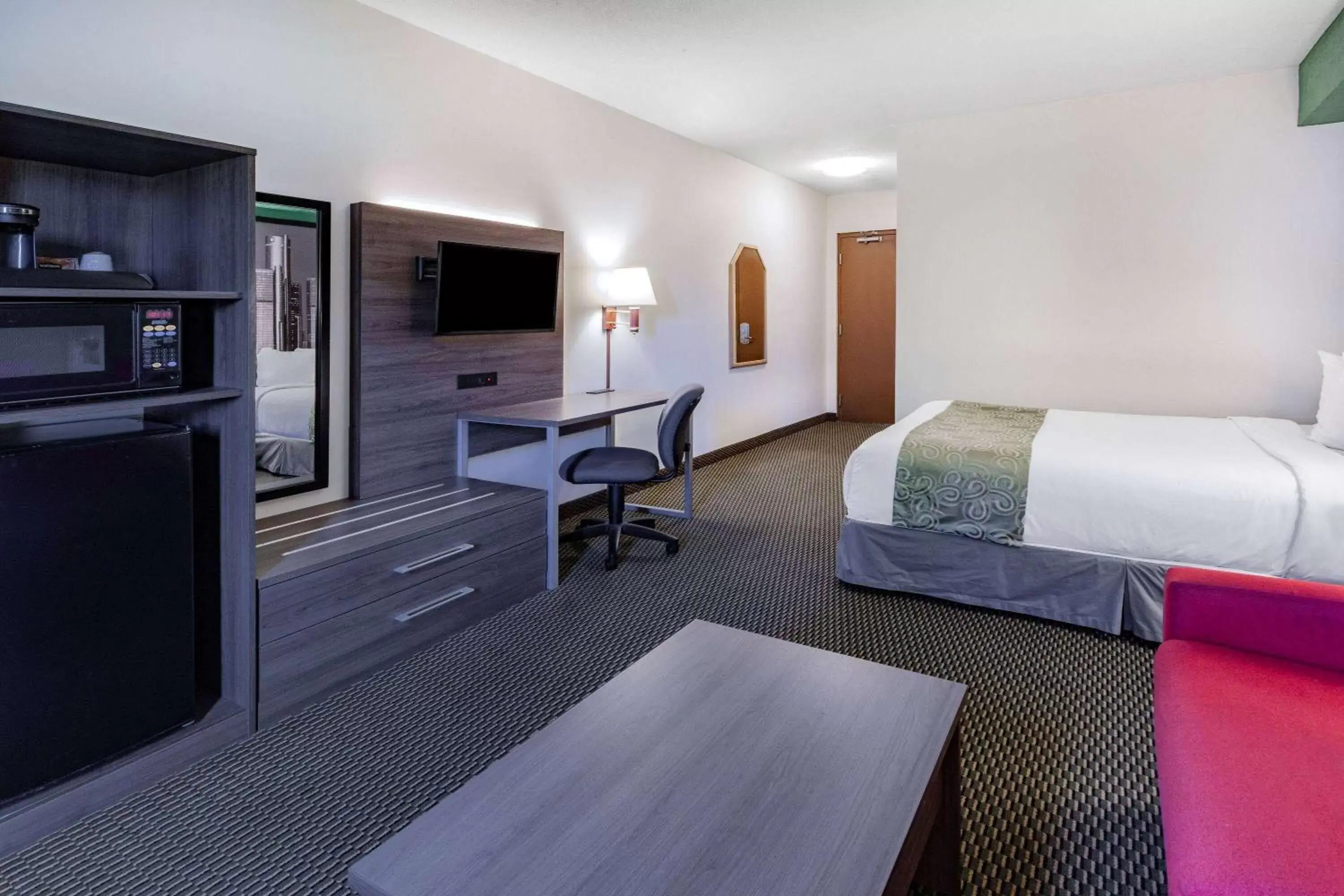 Photo of the whole room, Bed in Super 8 by Wyndham Ambassador Bridge Windsor ON Photo of the whole room, Bed in Super 8 by Wyndham Ambassador Bridge Windsor ON