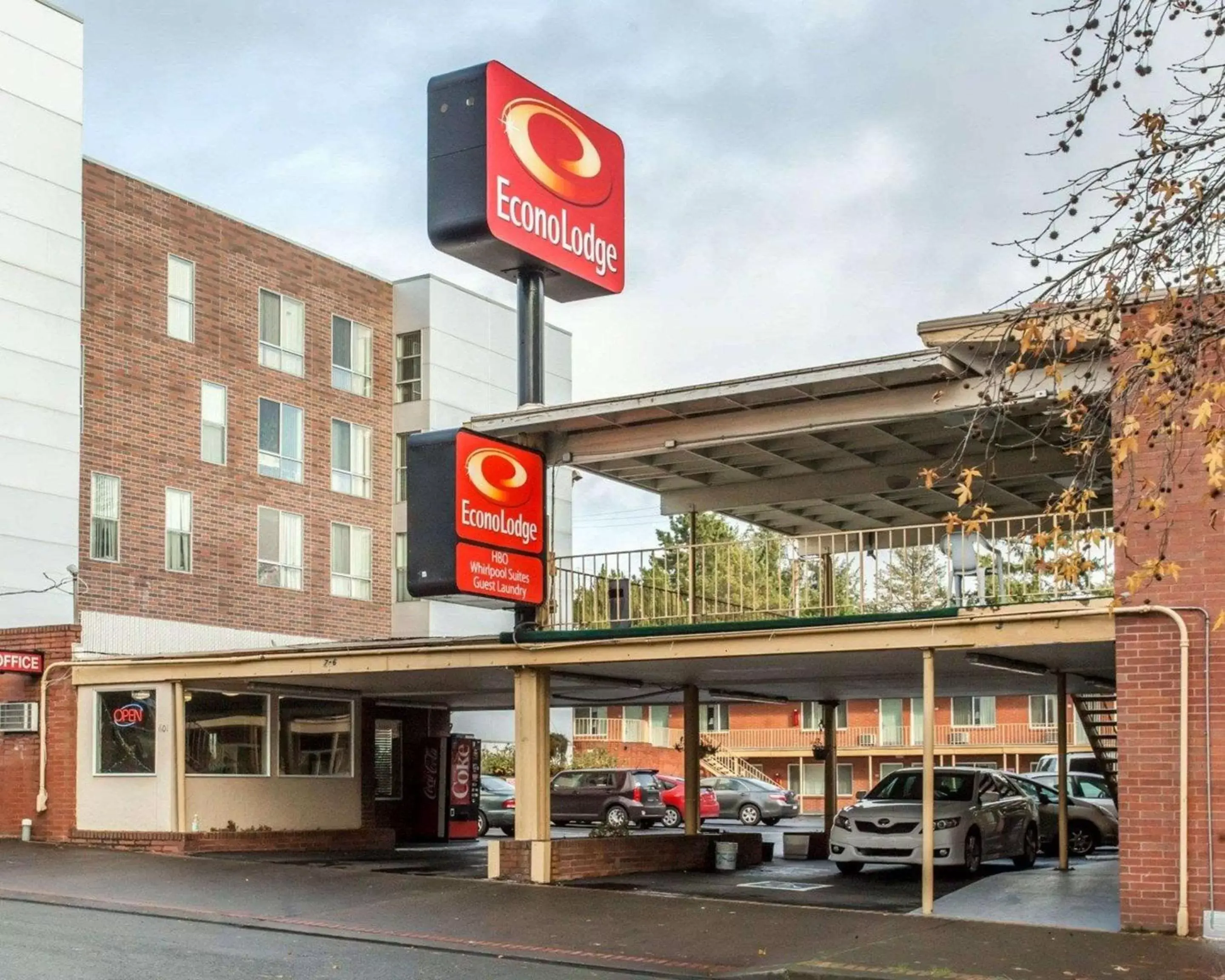 Property building in Econo Lodge Vancouver
