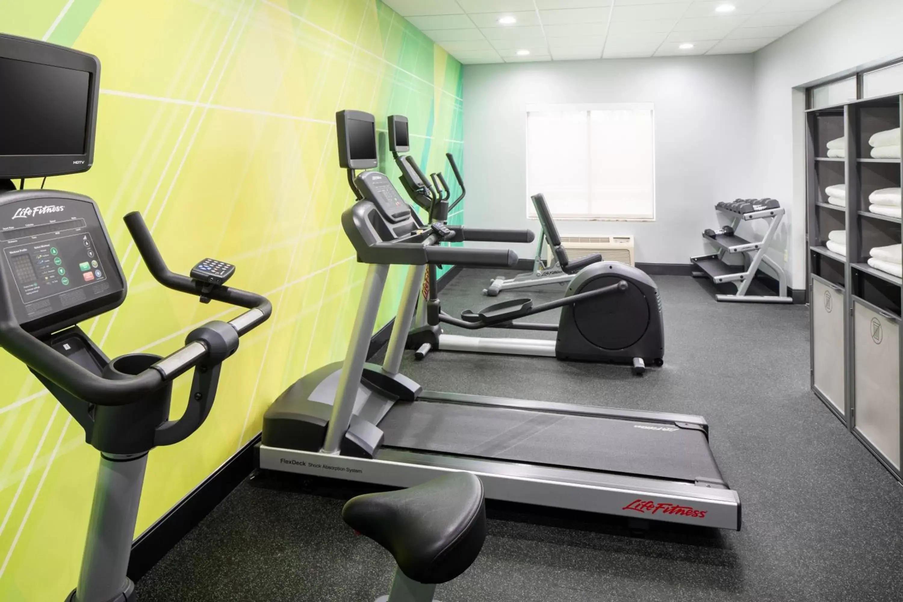 Spa and wellness centre/facilities, Fitness Center/Facilities in Holiday Inn - Cheshire - Southington, an IHG Hotel