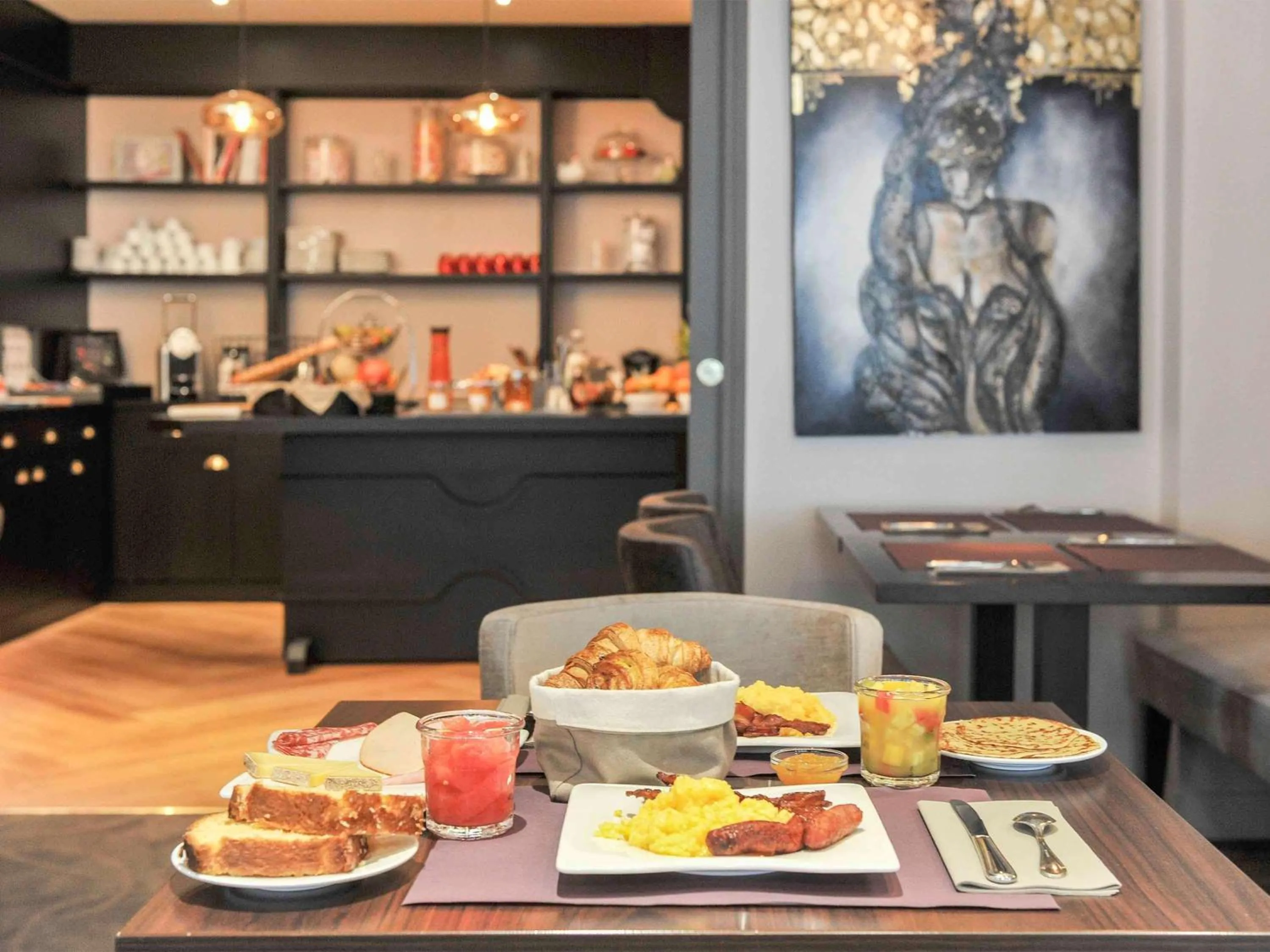 Restaurant/places to eat in Mercure Paris Saint Cloud Hippodrome