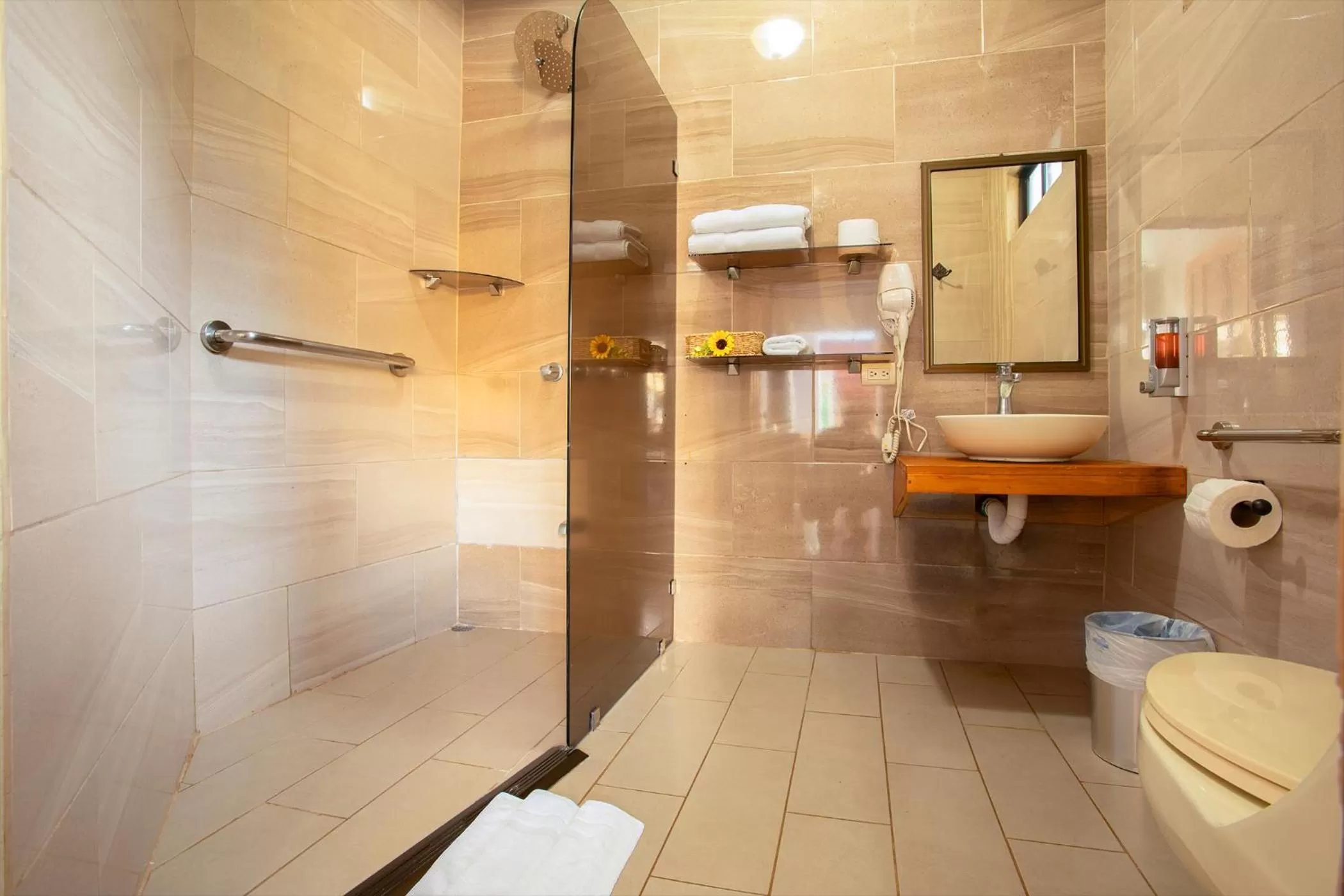 Shower in La Fortuna Downtown Hotel Boutique