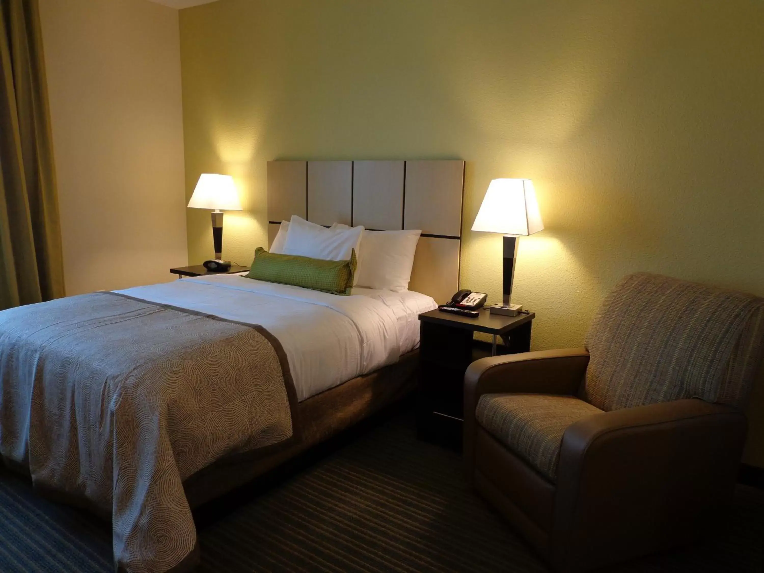 Photo of the whole room, Bed in Candlewood Suites Monahans, an IHG Hotel