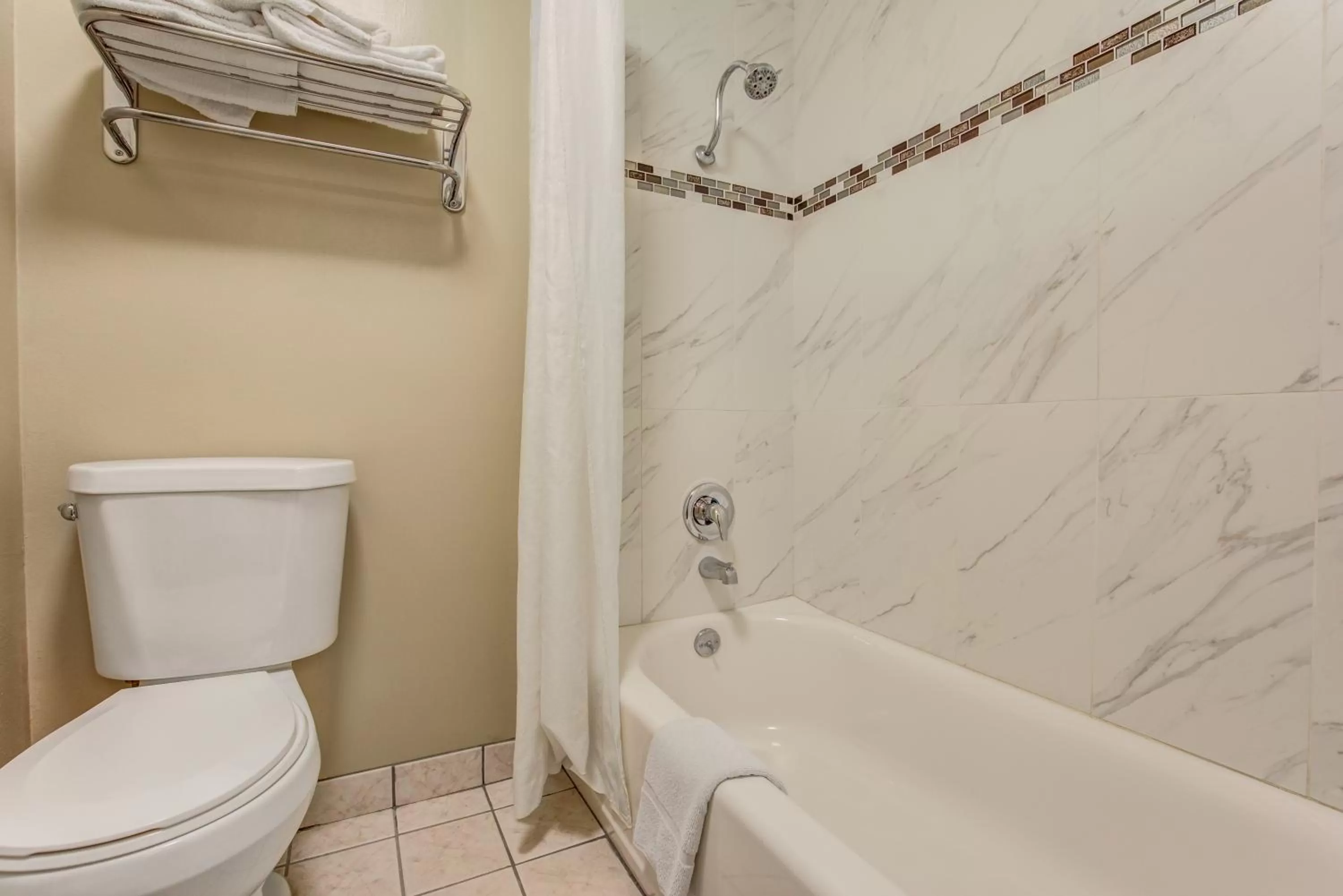 Shower in Econo Lodge St George North - Near Pioneer Park