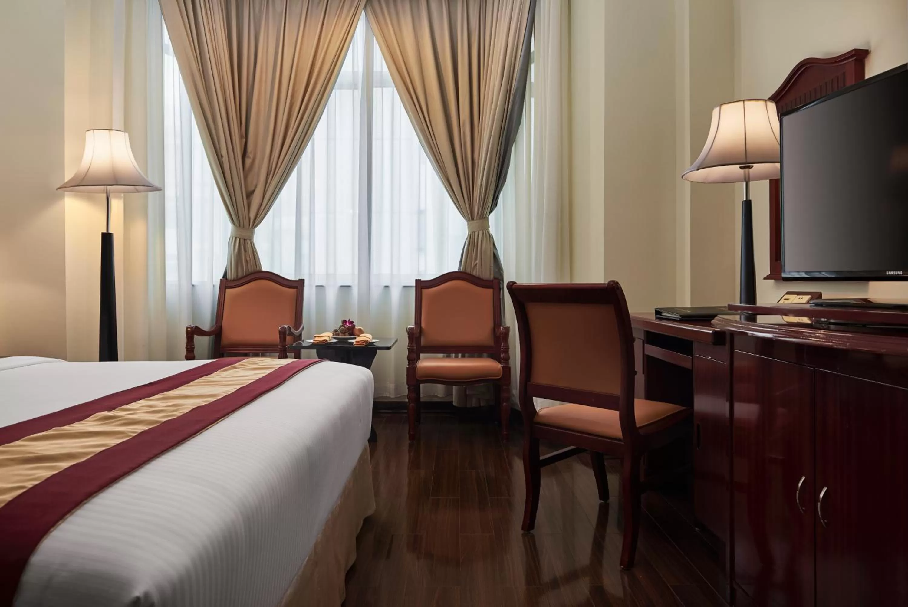 Seating area, Bed in Phnom Penh Hotel