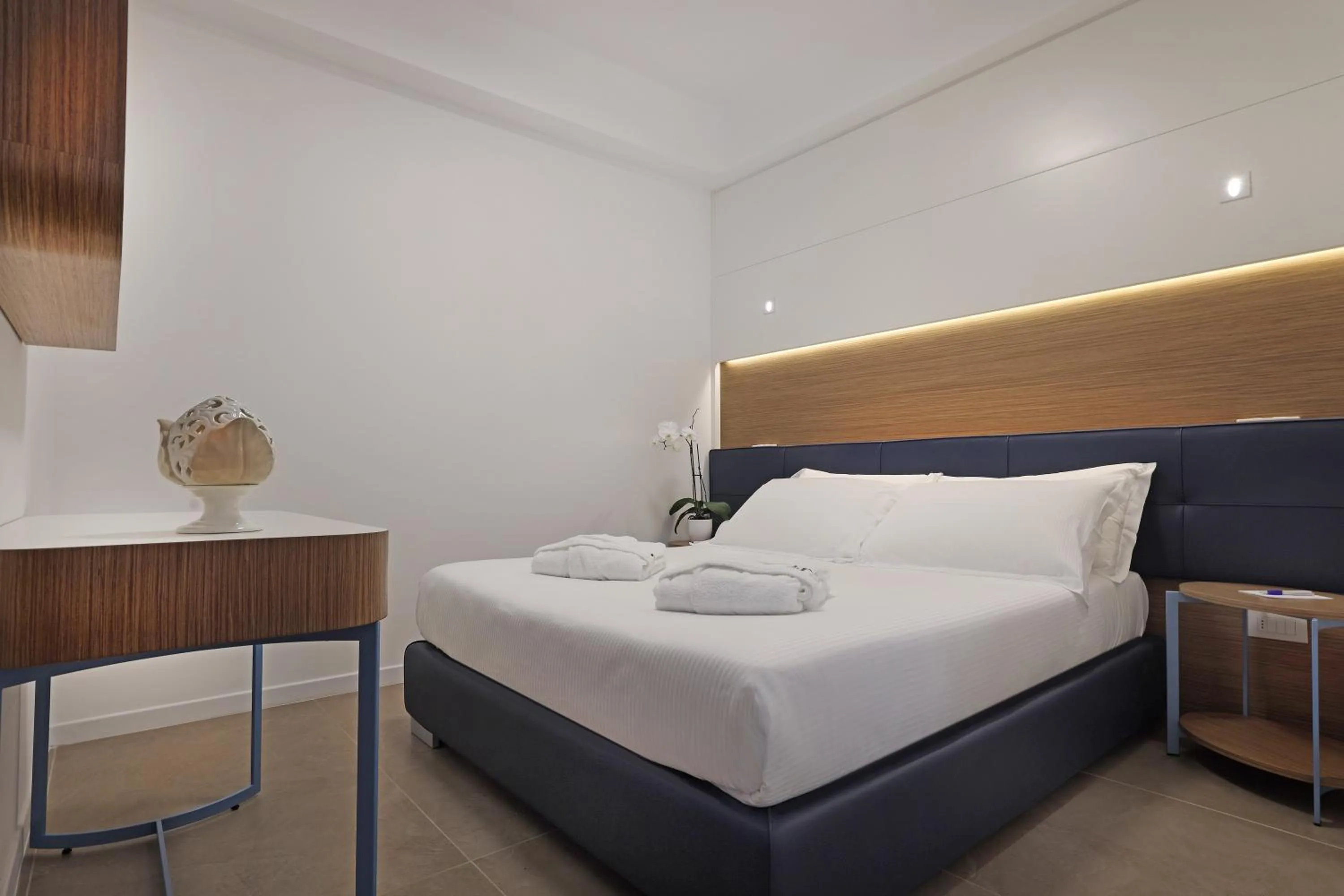 Bedroom, Bed in M&F Hotel