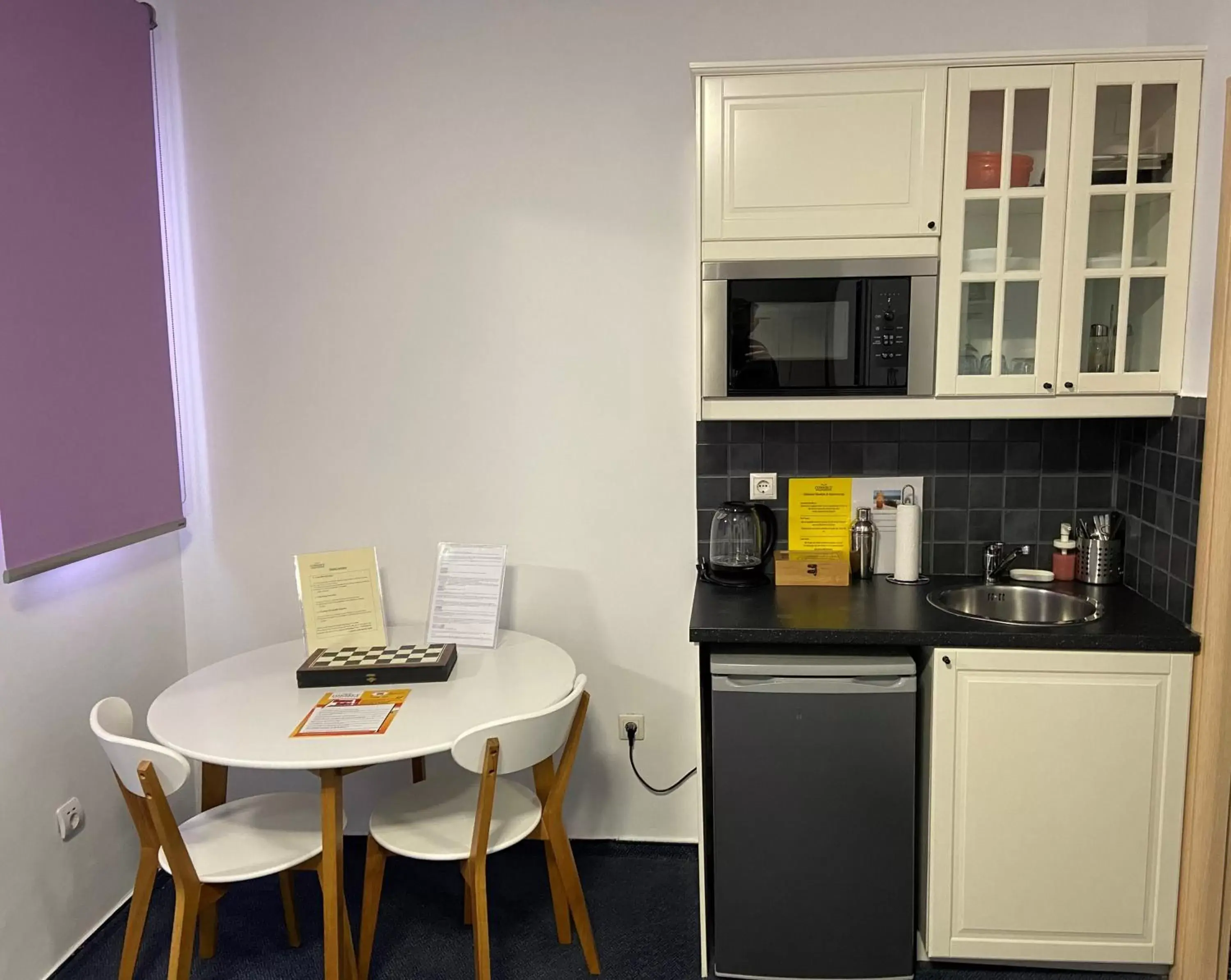 Coffee/tea facilities, Kitchen/Kitchenette in Connect Suites