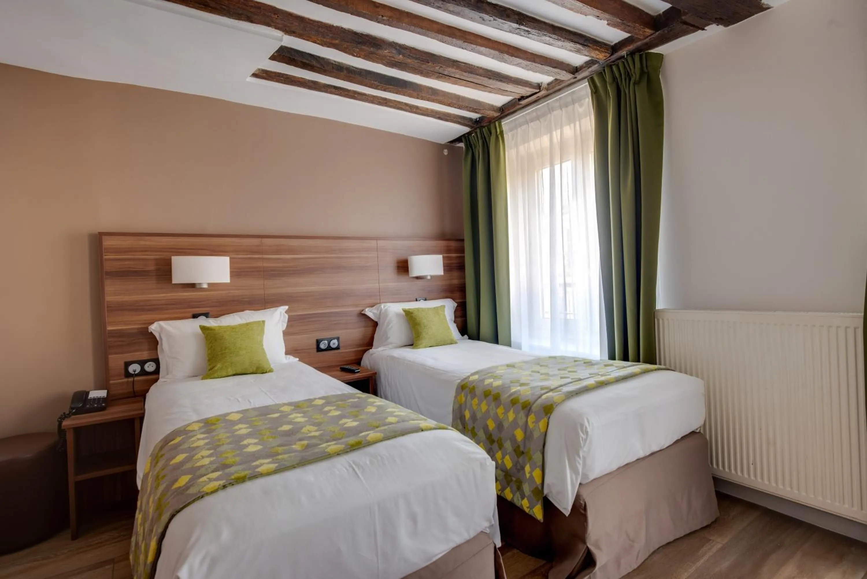 Photo of the whole room, Bed in Hotel Chabrol Opera