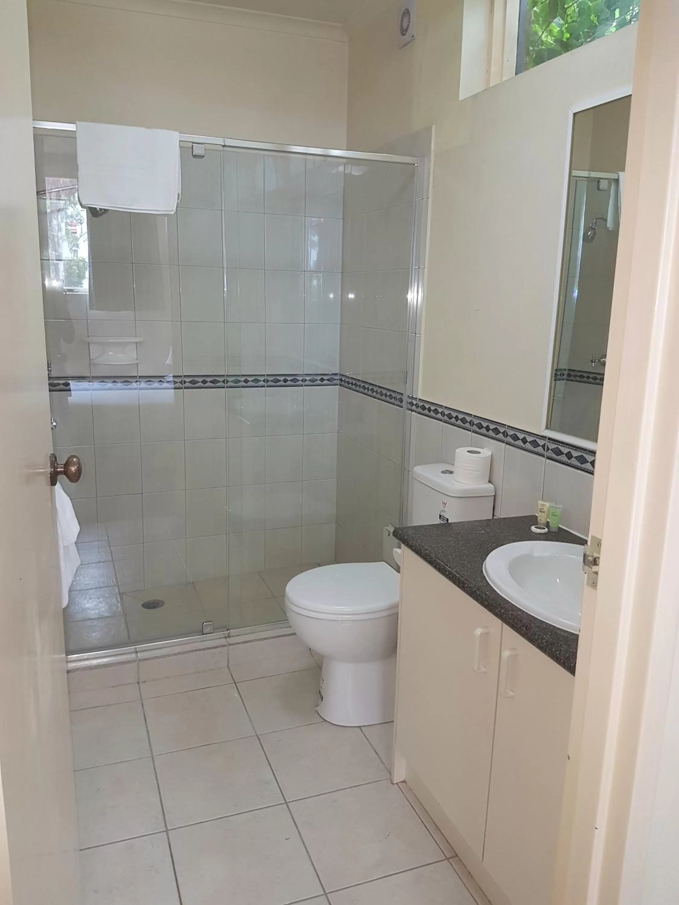 Shower in Hotel Cavalier