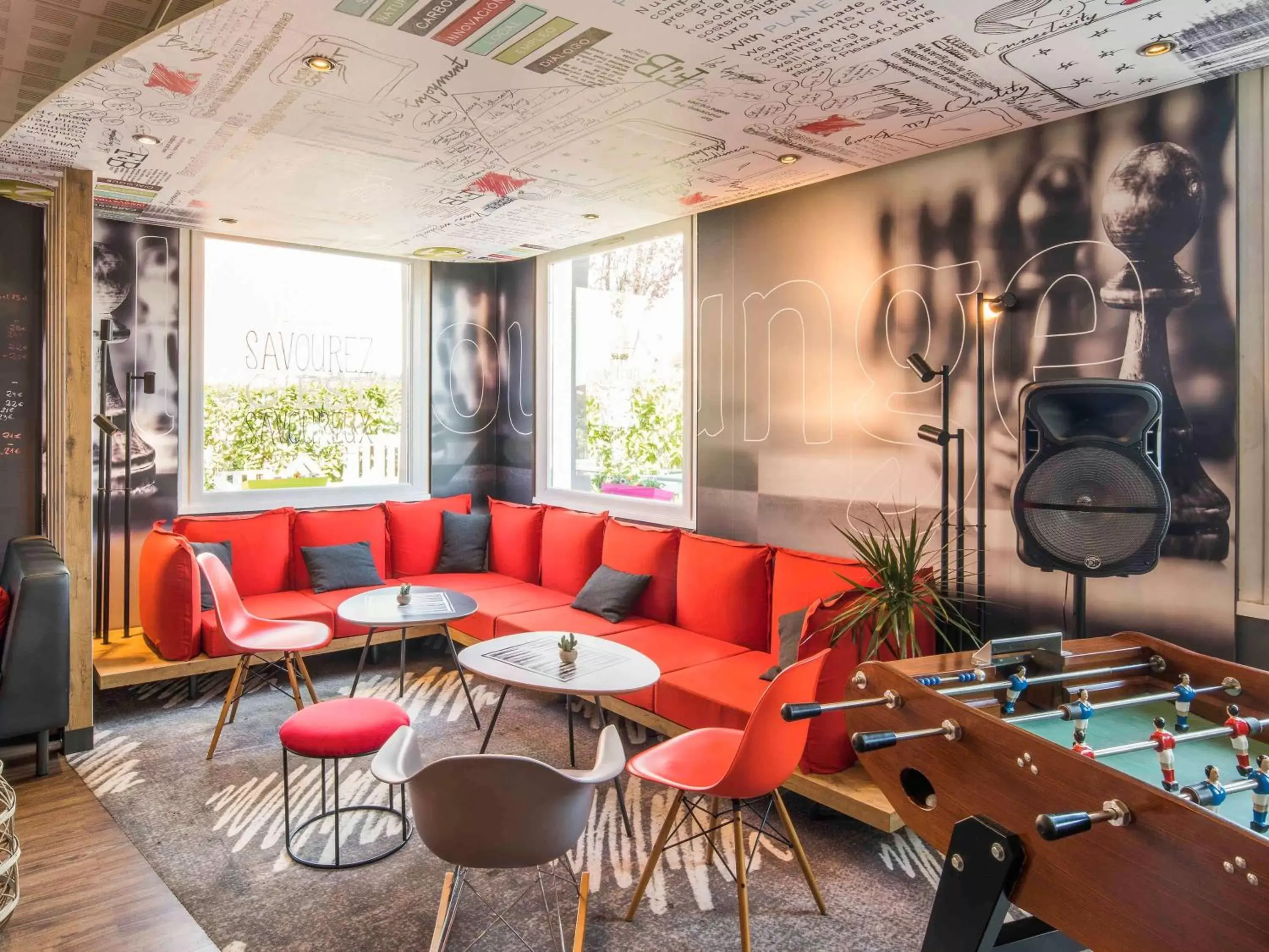 Lounge or bar in ibis Limoges Nord