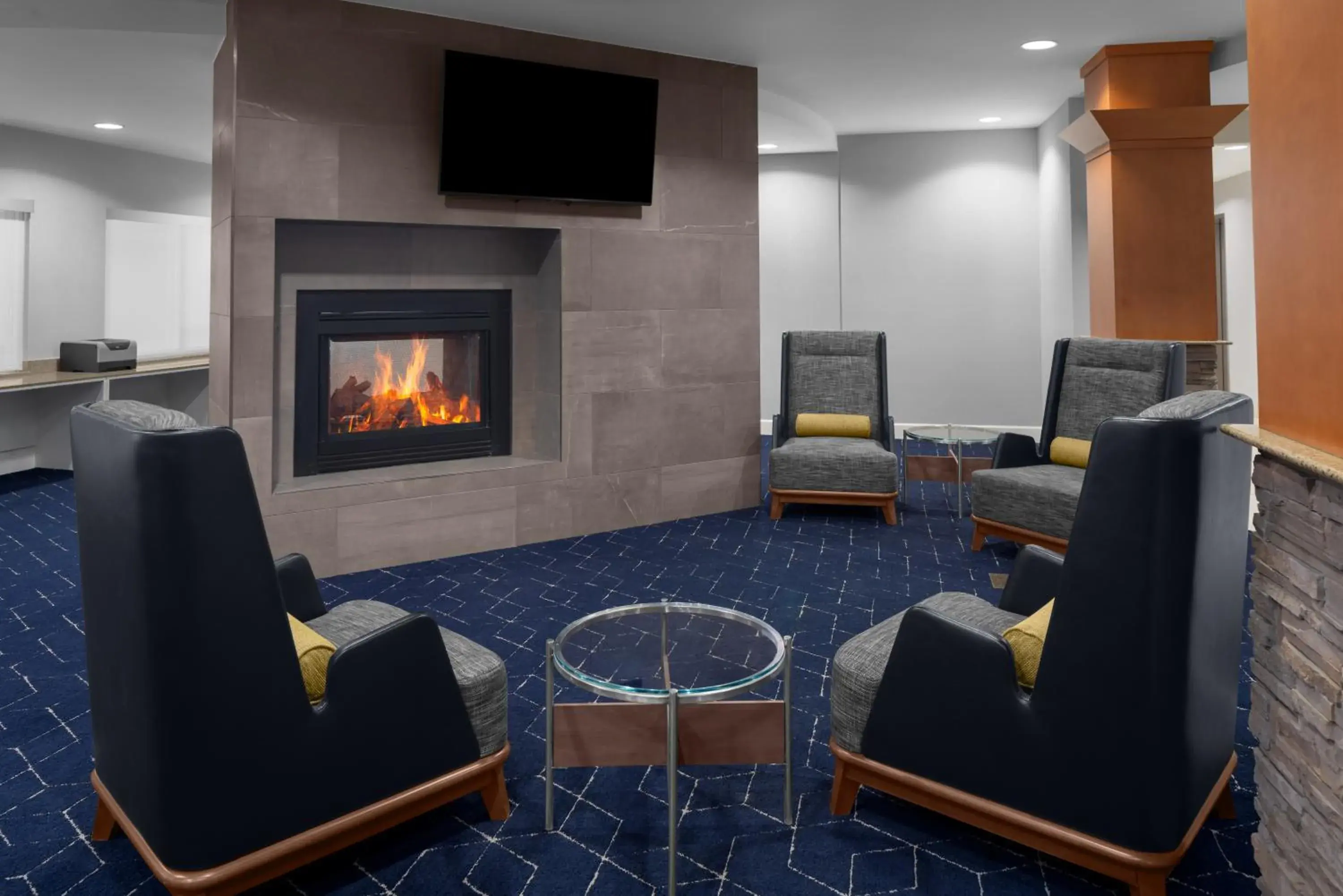 flat iron, Seating Area in Courtyard by Marriott Phoenix West/Avondale