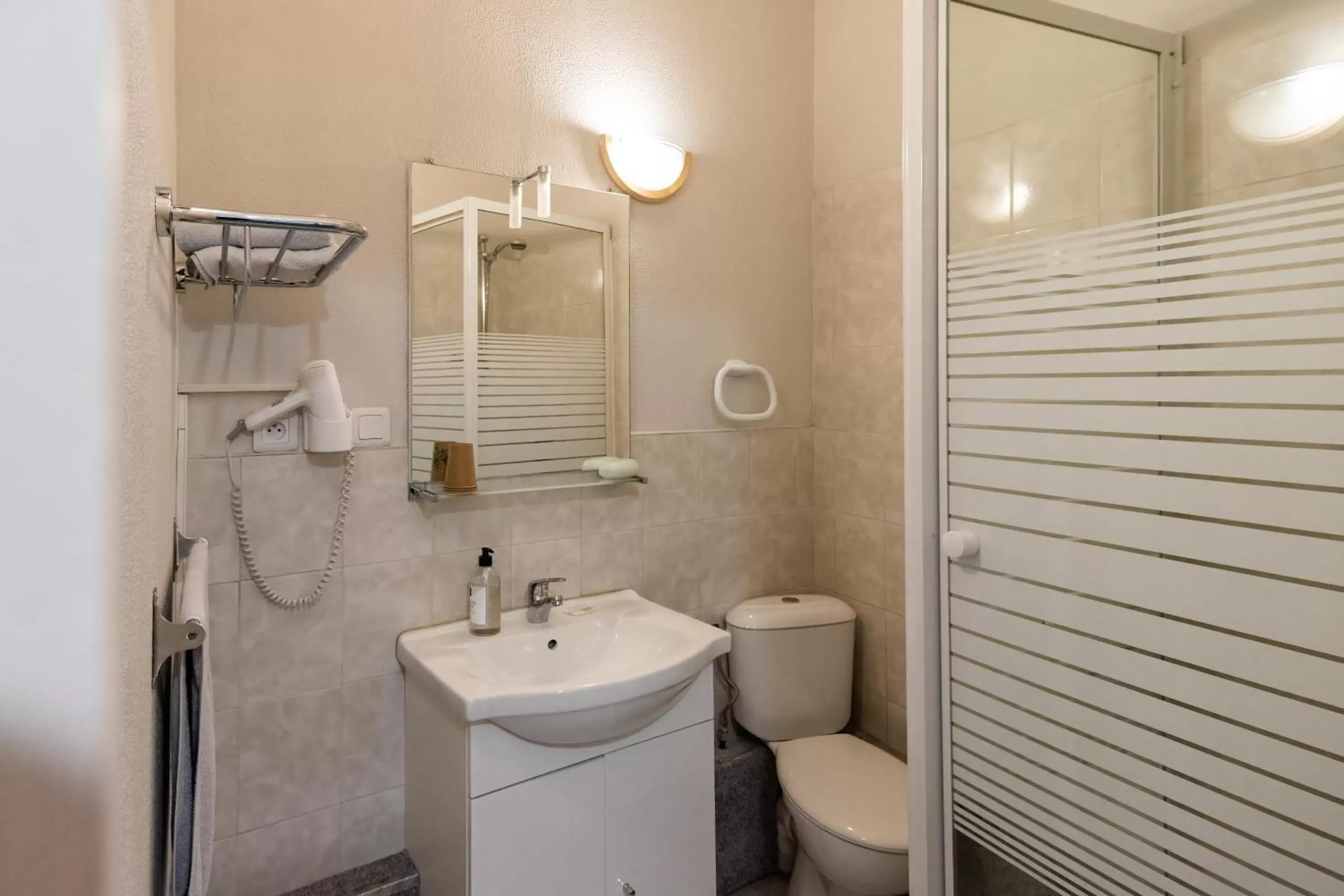 Bathroom in Hôtel de la Gare