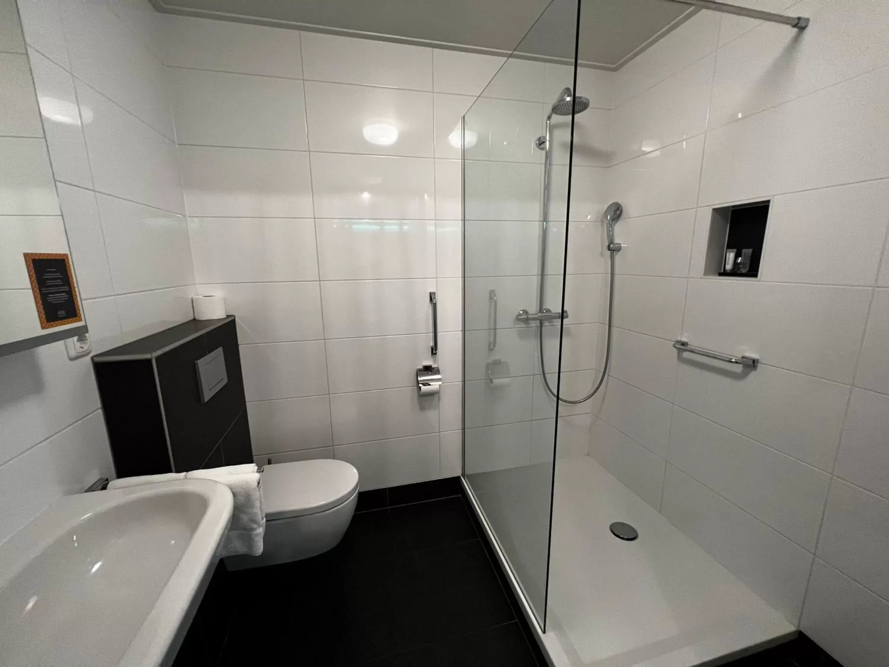 Double or Twin Room with Shower - single occupancy in Hotel Nap Double or Twin Room with Shower - single occupancy in Hotel Nap