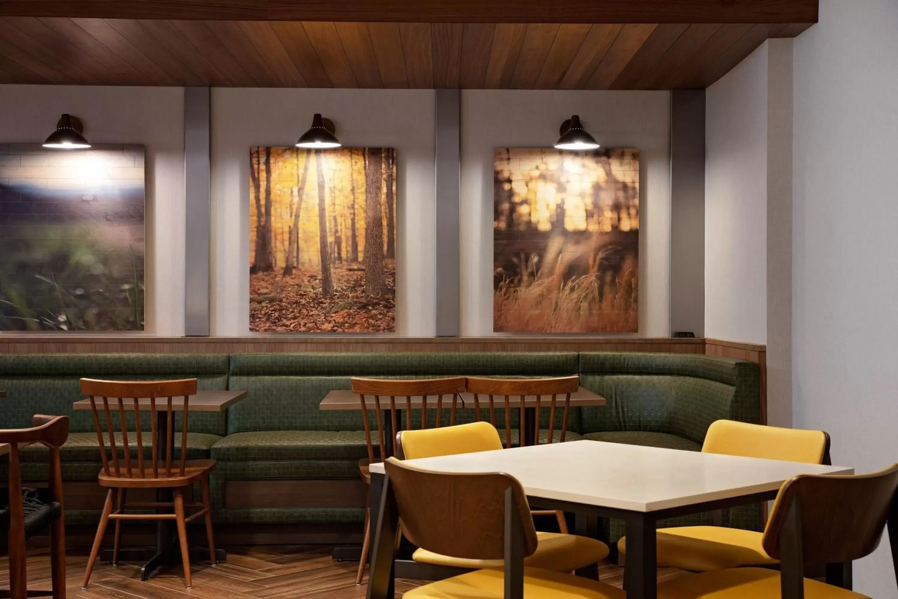 Breakfast, Lounge/Bar in Fairfield Inn & Suites by Marriott Missoula