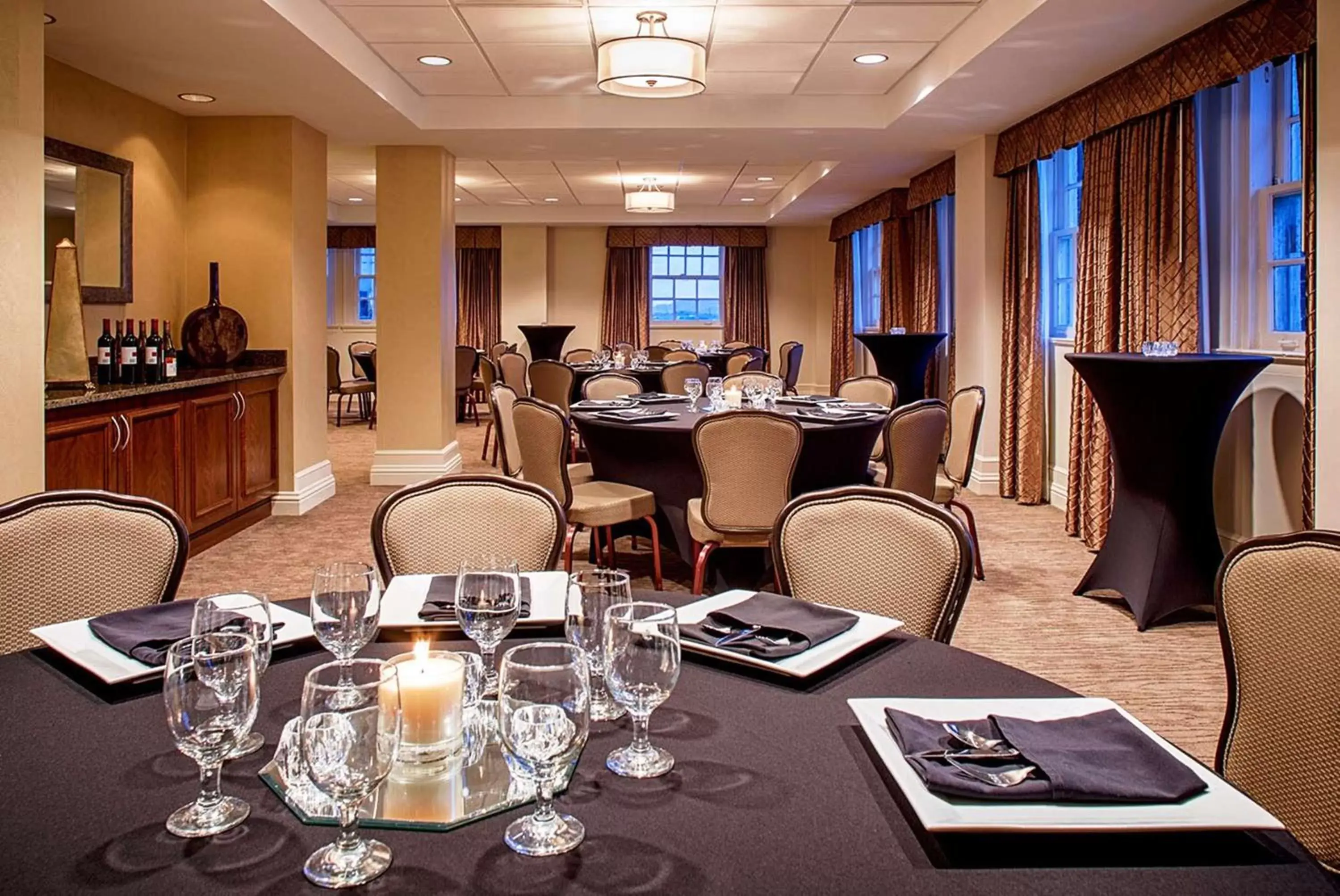 Meeting/conference room, Restaurant/Places to Eat in Hampton Inn & Suites Birmingham-Downtown-Tutwiler