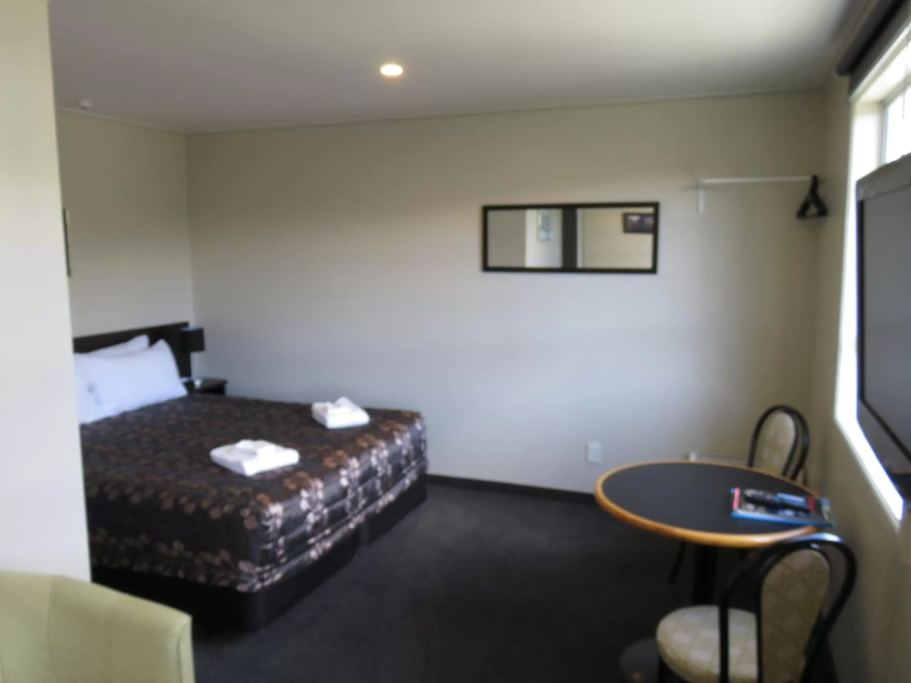 Living room, Bed in Admirals Motor Lodge