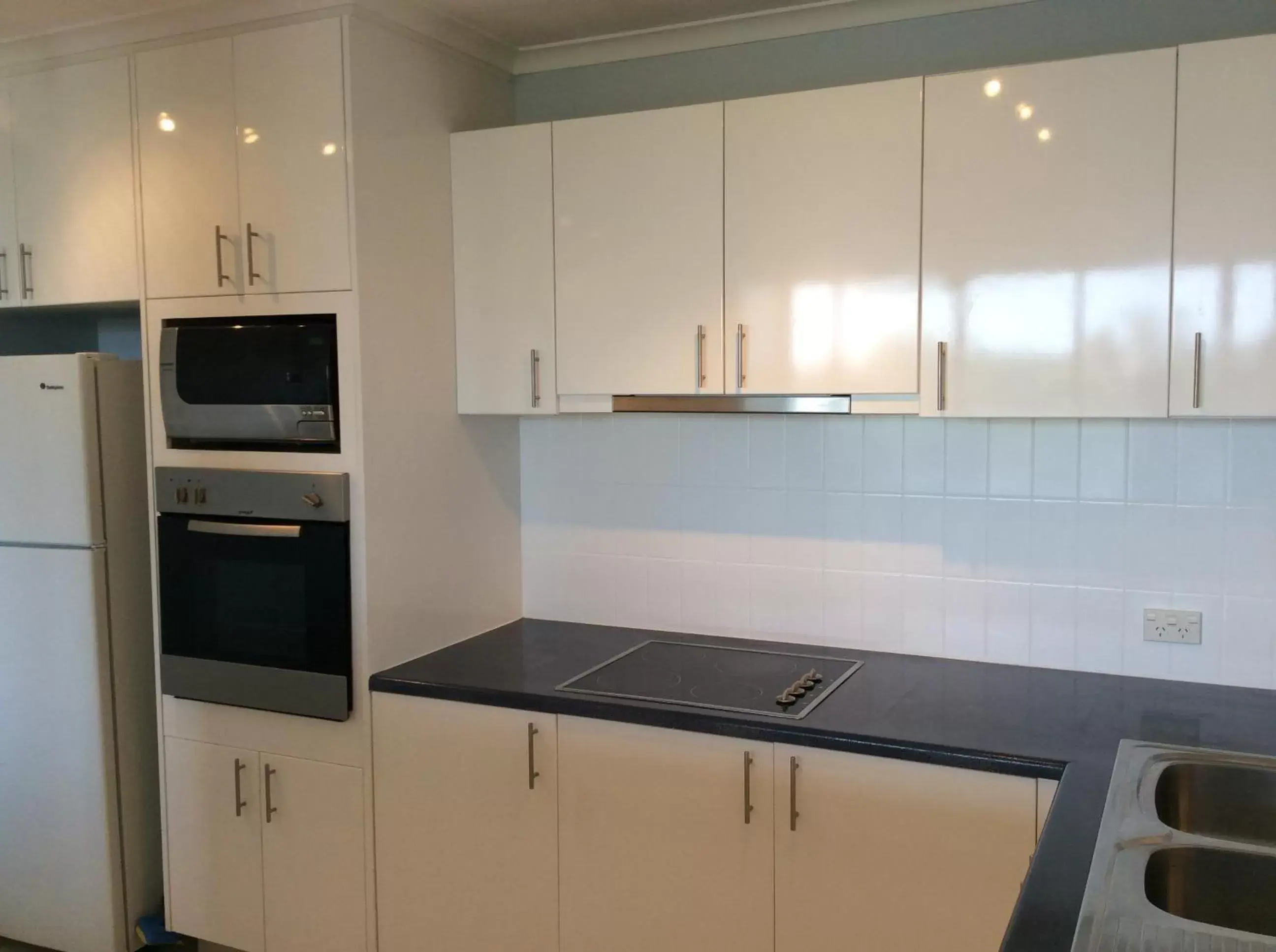 Kitchen or kitchenette, Kitchen/Kitchenette in Kirribilli Apartments