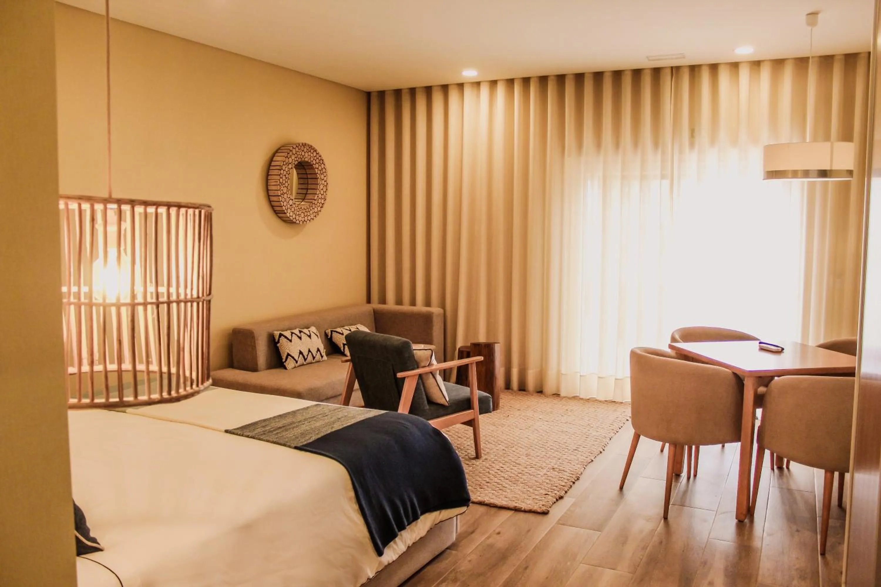 Seating area, Bed in Hotel Neptuno