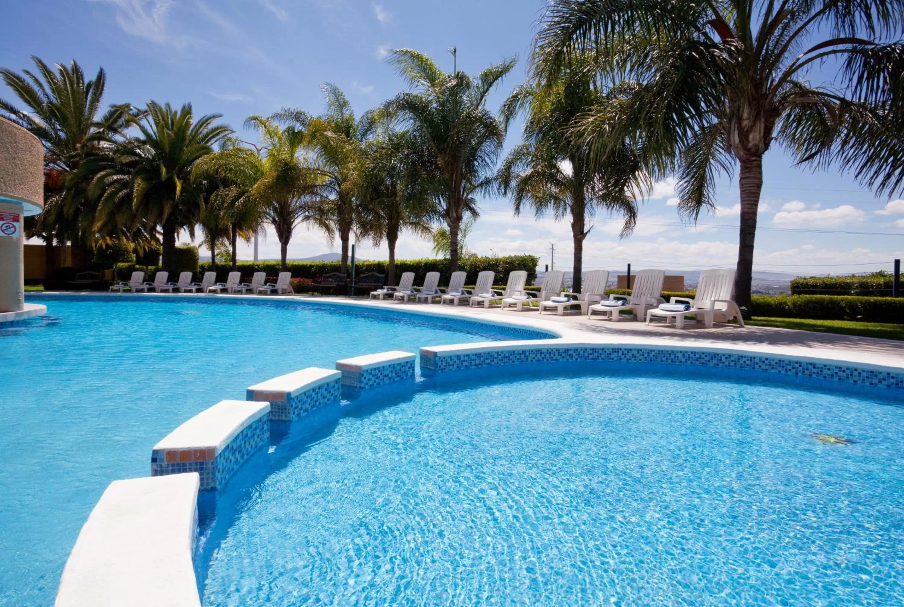Swimming pool in Holiday Inn Queretaro Zona Diamante by IHG