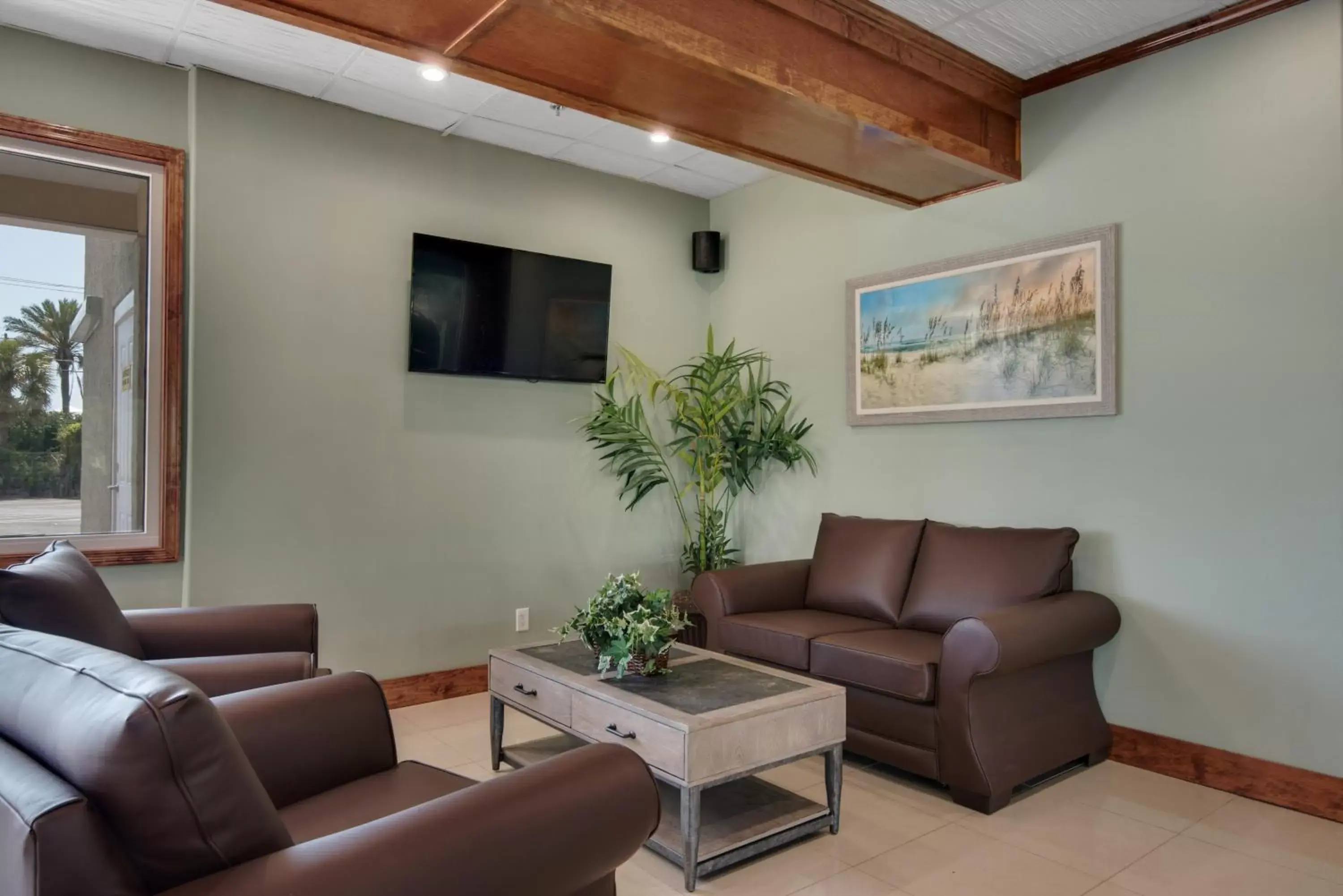 Communal lounge/ TV room, Seating Area in Baymont by Wyndham Panama City Beach